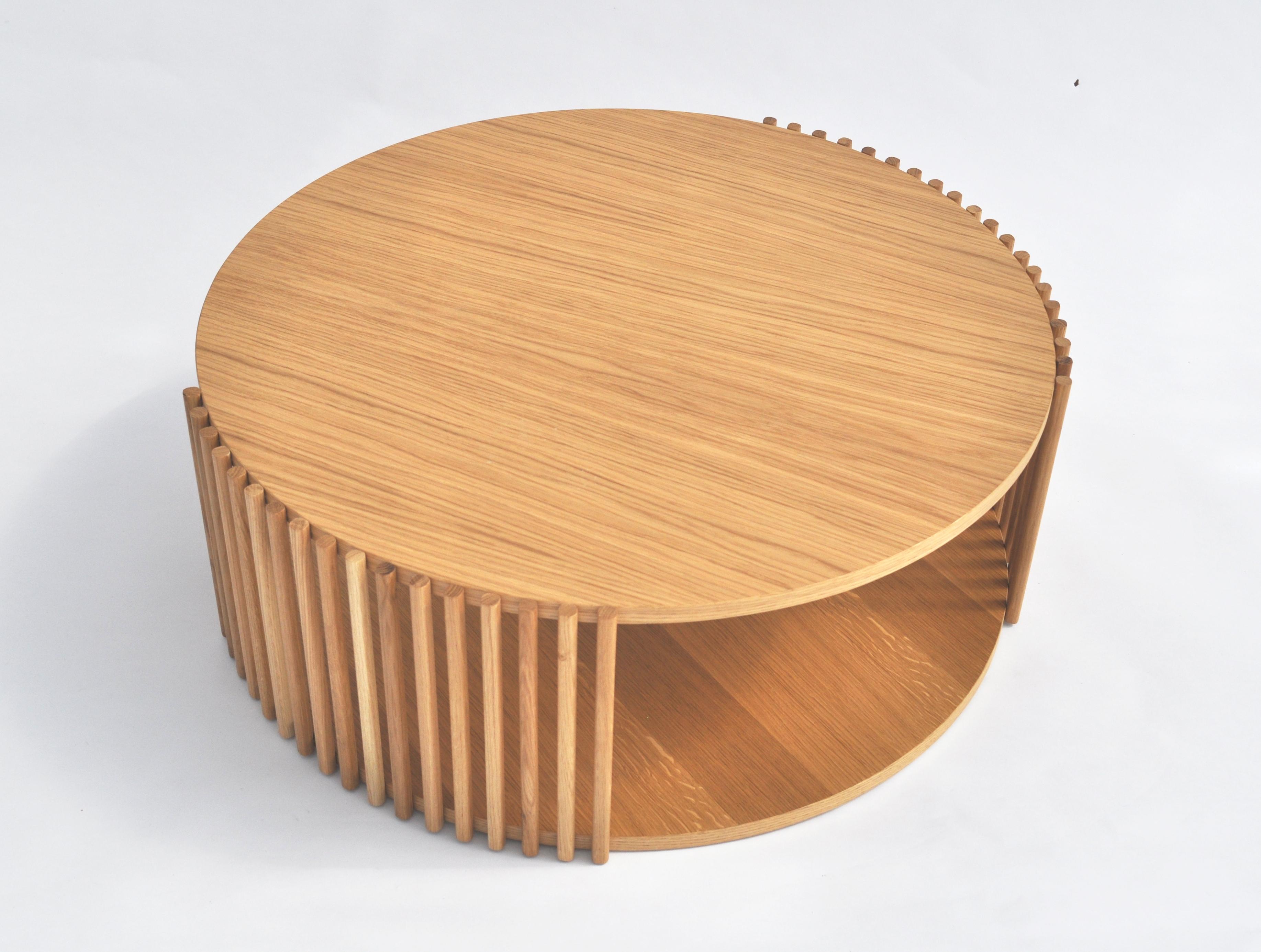 Varnished Central table, coffee table in oak wood -  by Debonademeo for Medulum For Sale
