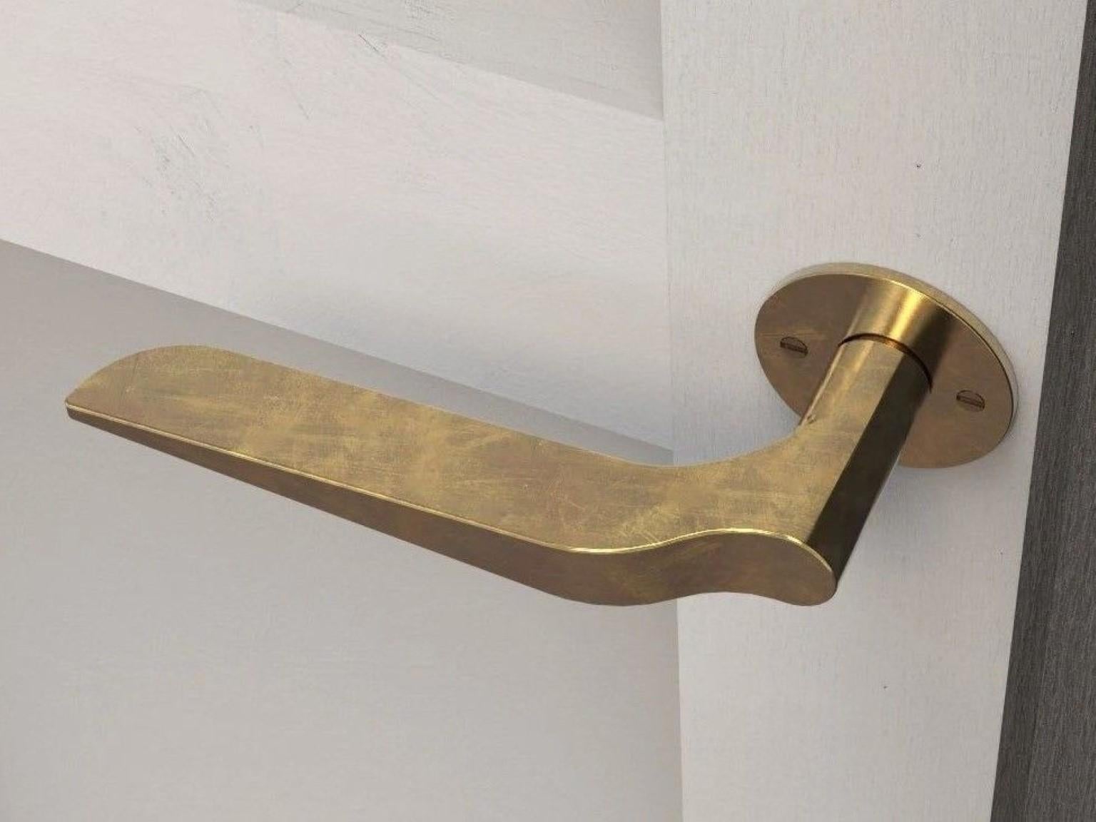 Palais brass door handle by Henry Wilson
Dimensions: D 6.4 x W 13 x 1.9 cm 
Materials: Brass

Palais lever handle in high tensile brass or aluminium. Each handle is individually investment cast from a wax positive, vibration polished and