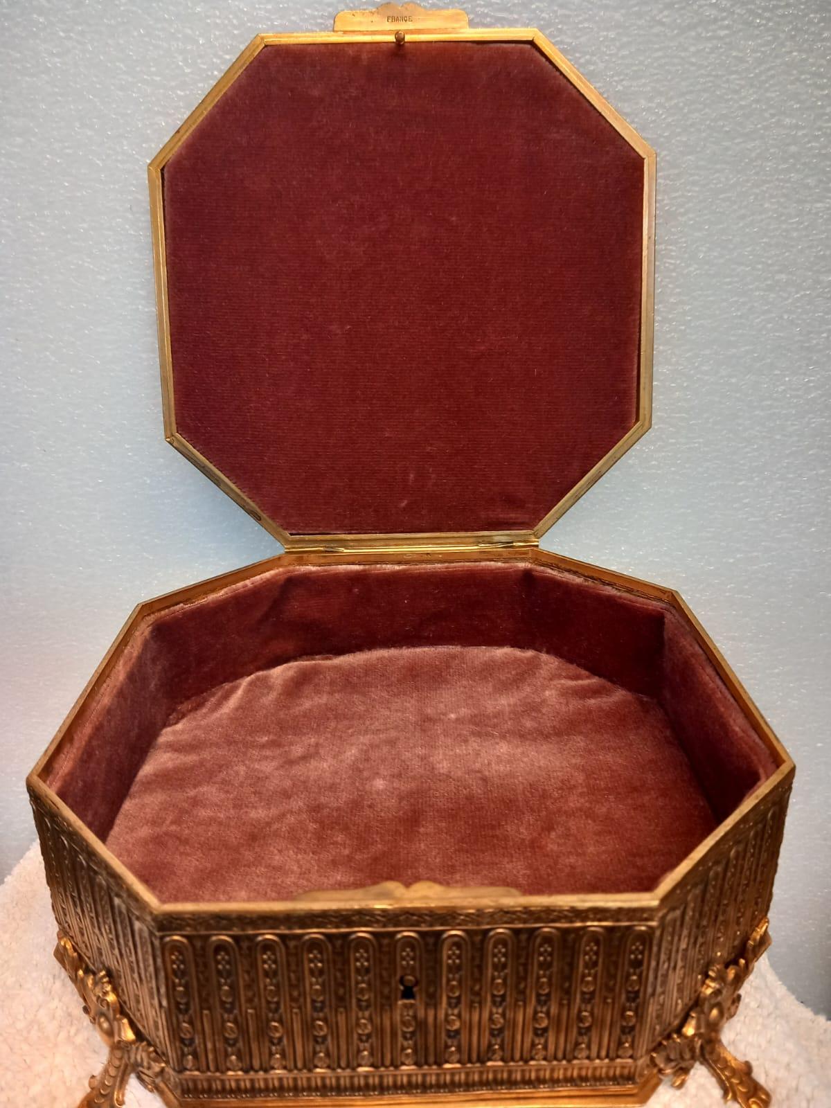 Cast Palais Royal gilt bronze and mother of pearl jewellery casket or trinket box For Sale