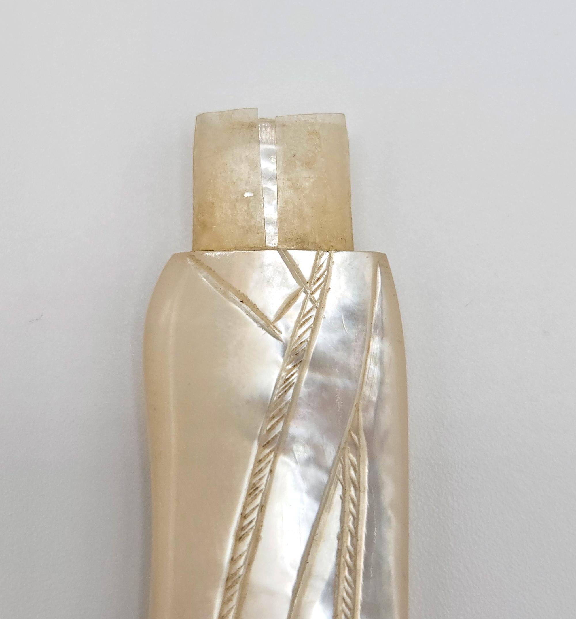 Palais Royal Handgeschnitztes figurales Nadelfach aus Perlmutt, Frankreich um 1820 im Angebot 8