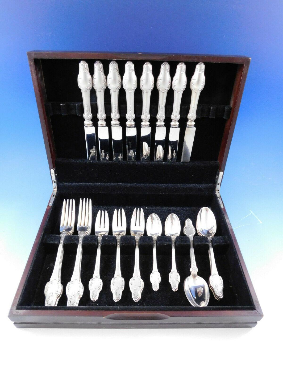Superb Palais Royale by Tetard Freres French heavy & highest quality sterling silver flatware set with scroll and flower design, 40 pieces. This set includes: 

8 large dinner knives, 10
