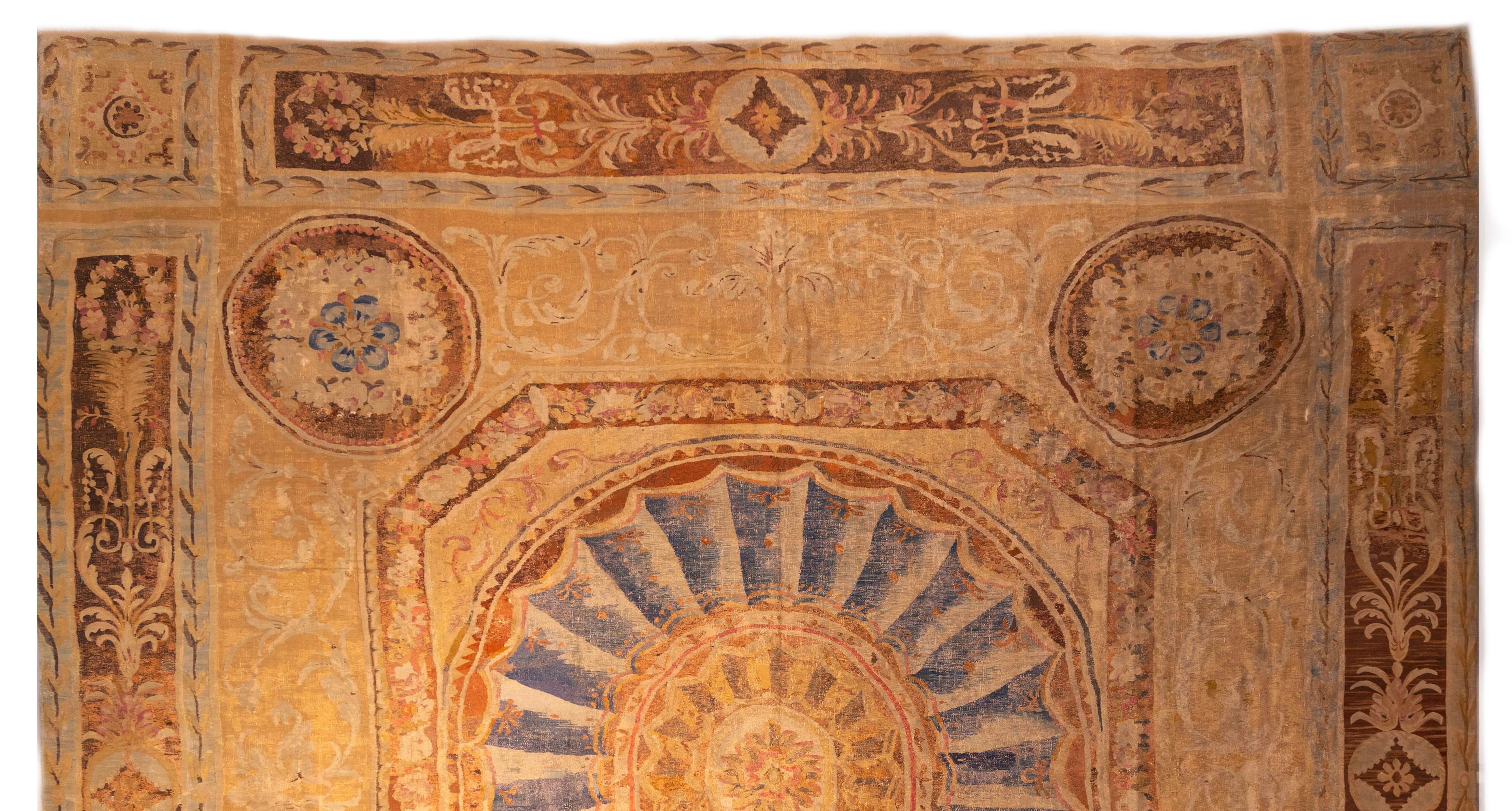 Neoklassizistischer Aubusson-Teppich des 18. Jahrhunderts mit Medaillon im Angebot 1