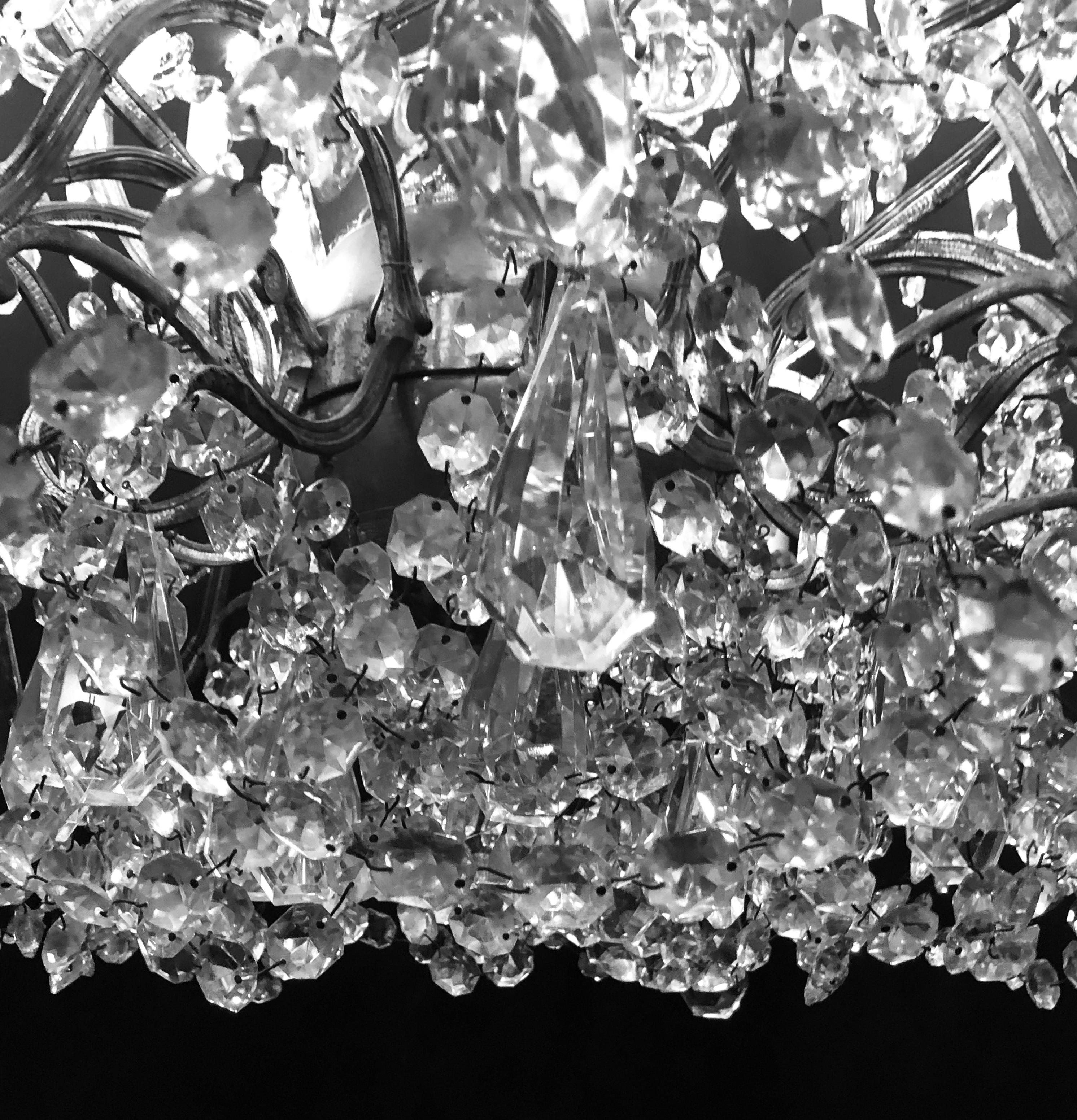 Lustre palatial à trente lumières en forme de colonne en cristal et laiton, XIXe-XXe siècle en vente 9