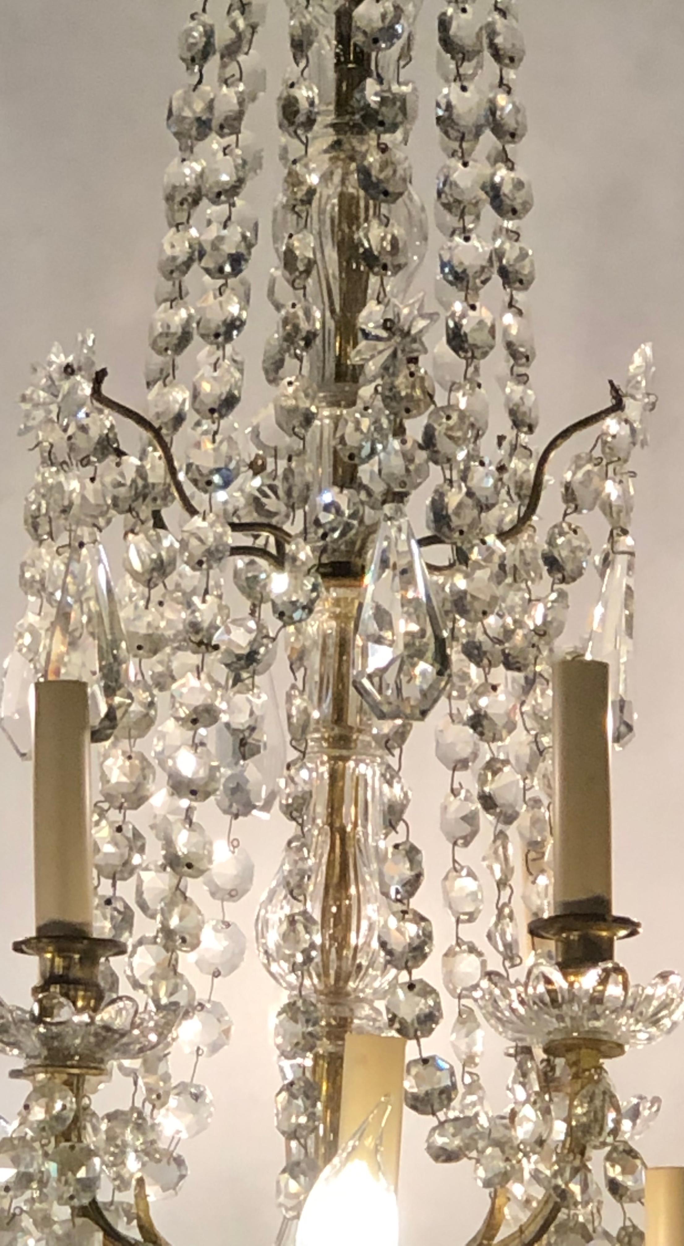 Début du 20ème siècle Lustre palatial à trente lumières en forme de colonne en cristal et laiton, XIXe-XXe siècle en vente