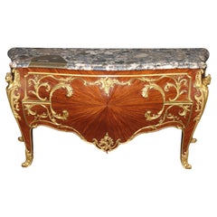 Cómoda palaciega Luis XV del s. XIX con tapa de mármol y montura de bronce, de Rosel