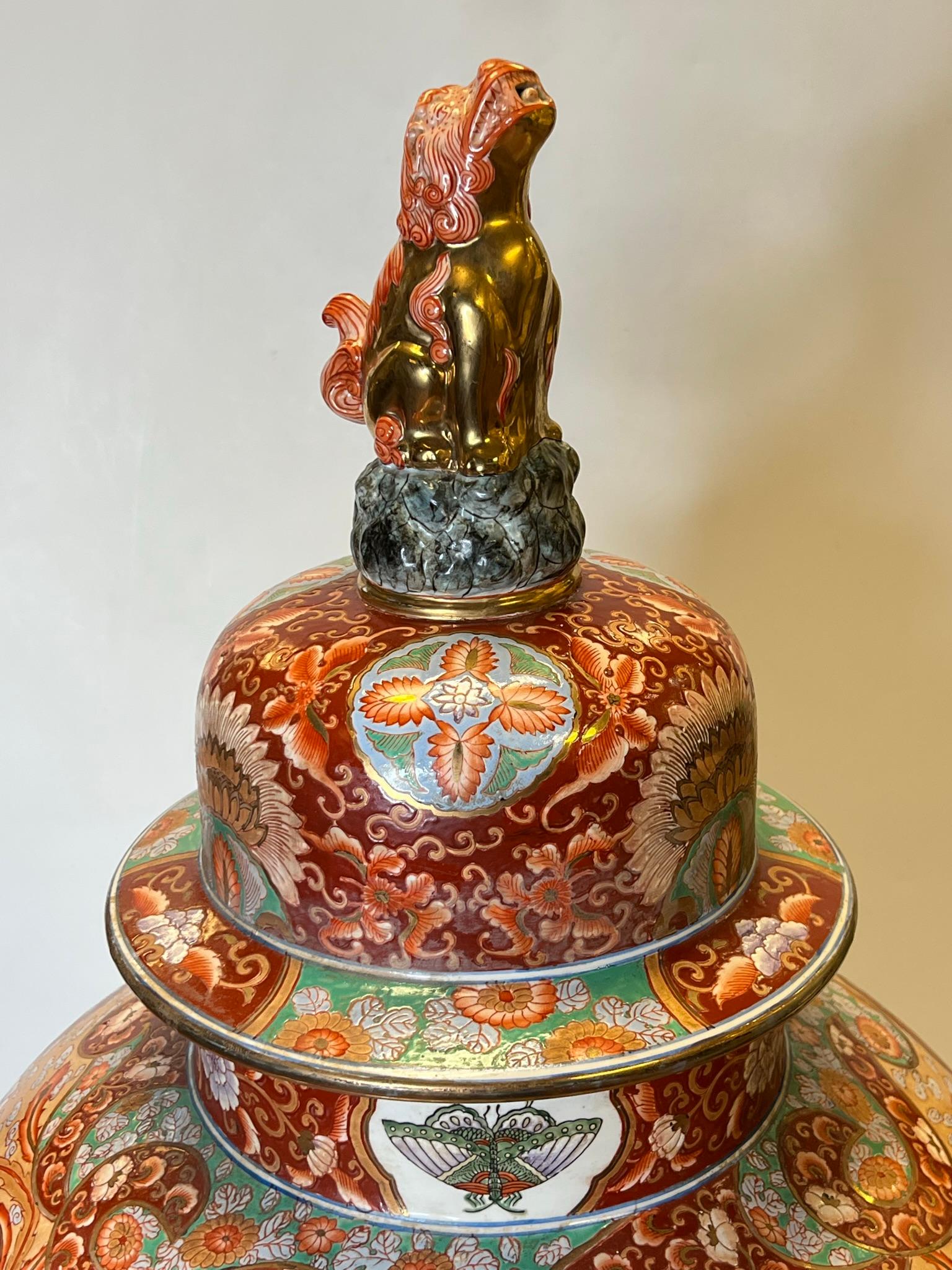 Palatial 19th Century Chinese Qianlong Porcelain Vase with Cover and Pedestal For Sale 5