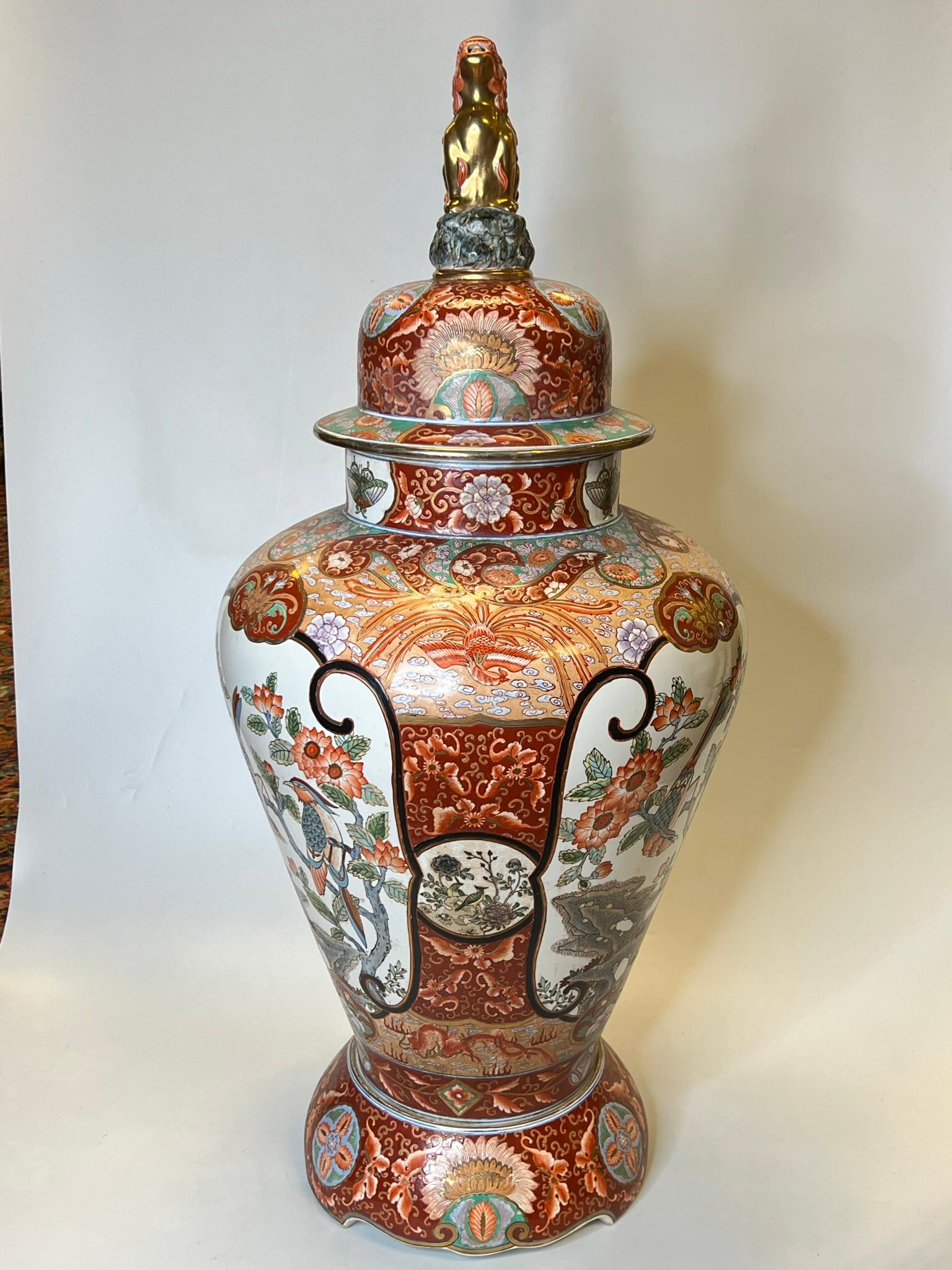 Palatial 19th Century Chinese Qianlong Porcelain Vase with Cover and Pedestal For Sale 7