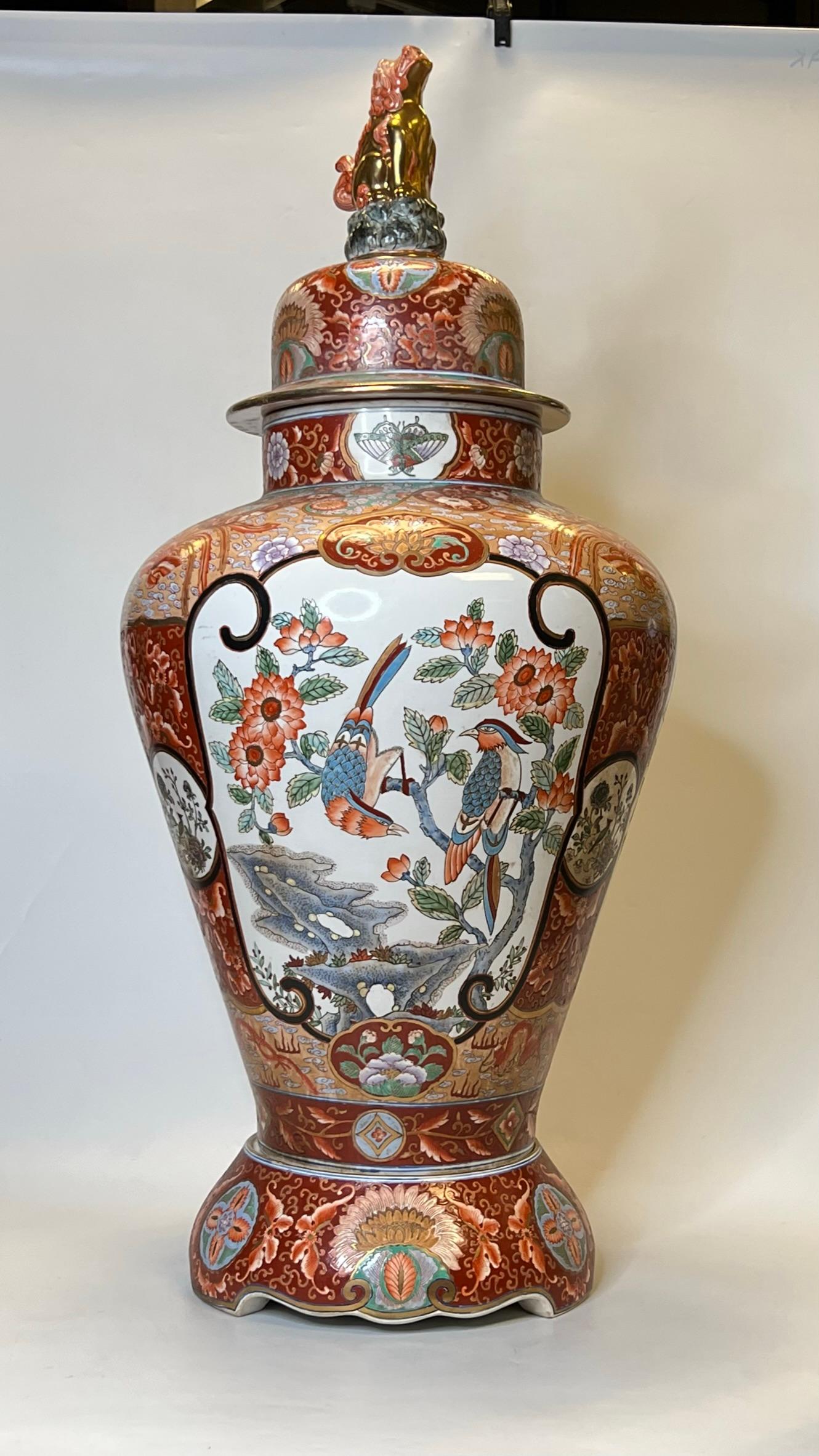 Palatial 19th Century Chinese Qianlong Porcelain Vase with Cover and Pedestal For Sale 3