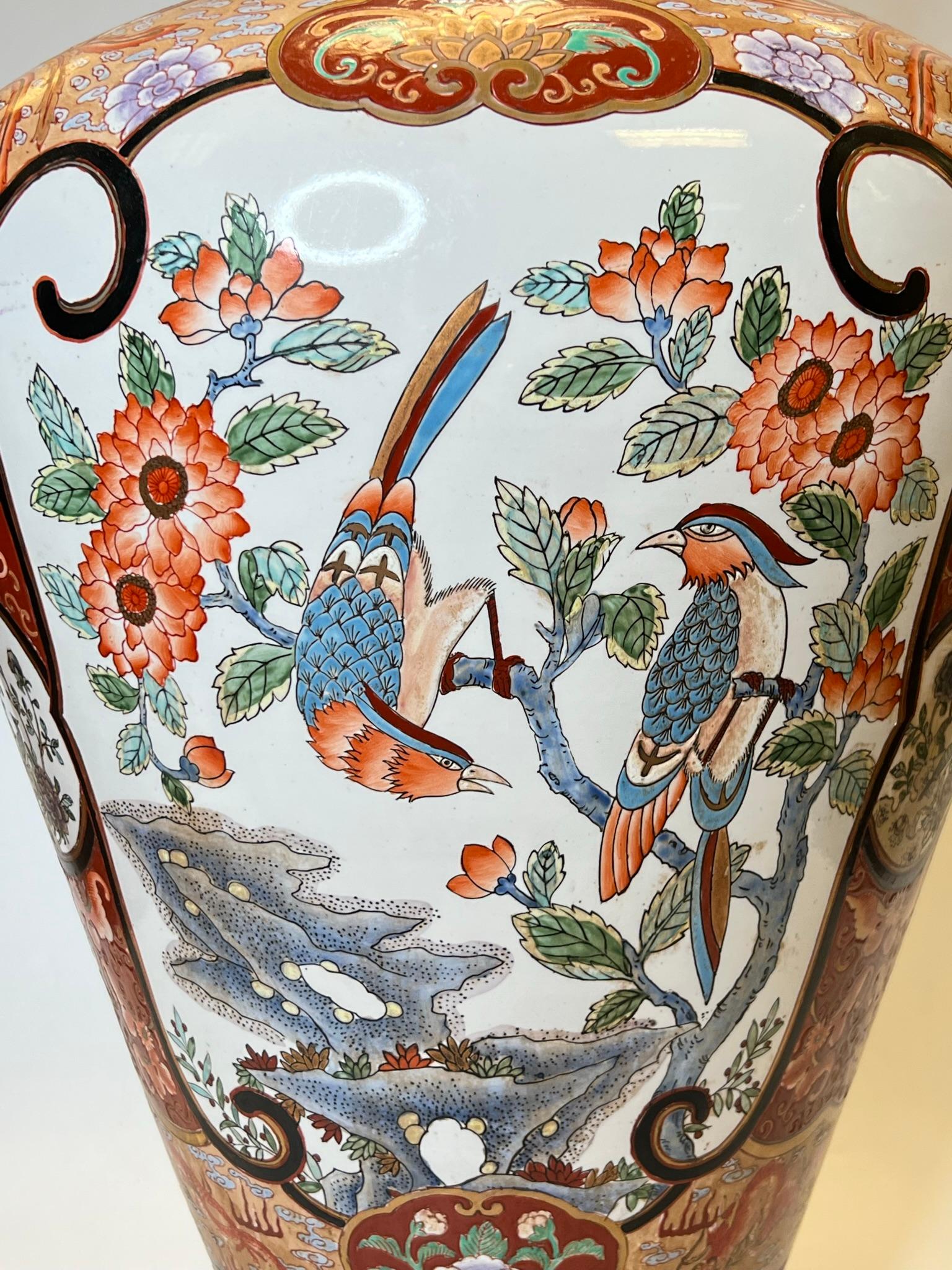 Palatial 19th Century Chinese Qianlong Porcelain Vase with Cover and Pedestal For Sale 4