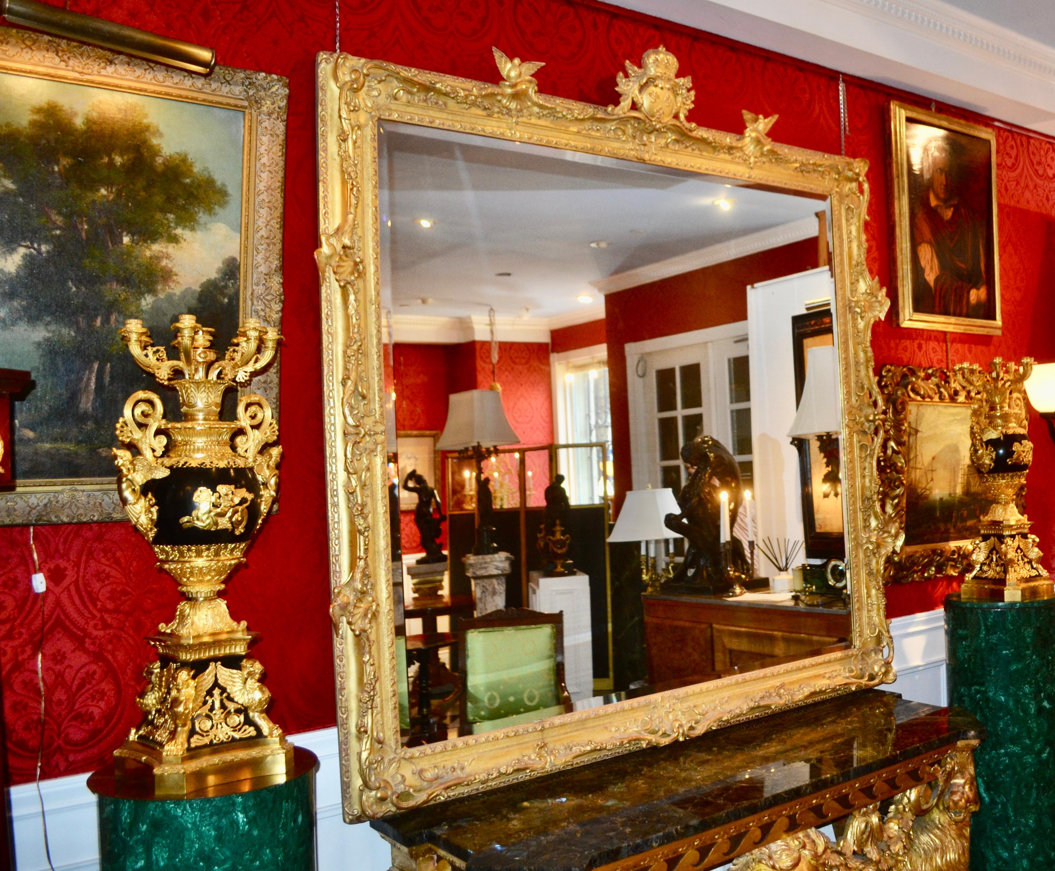 Miroir palatial en bois doré sculpté de style Louis XV du 19ème siècle français en vente 4