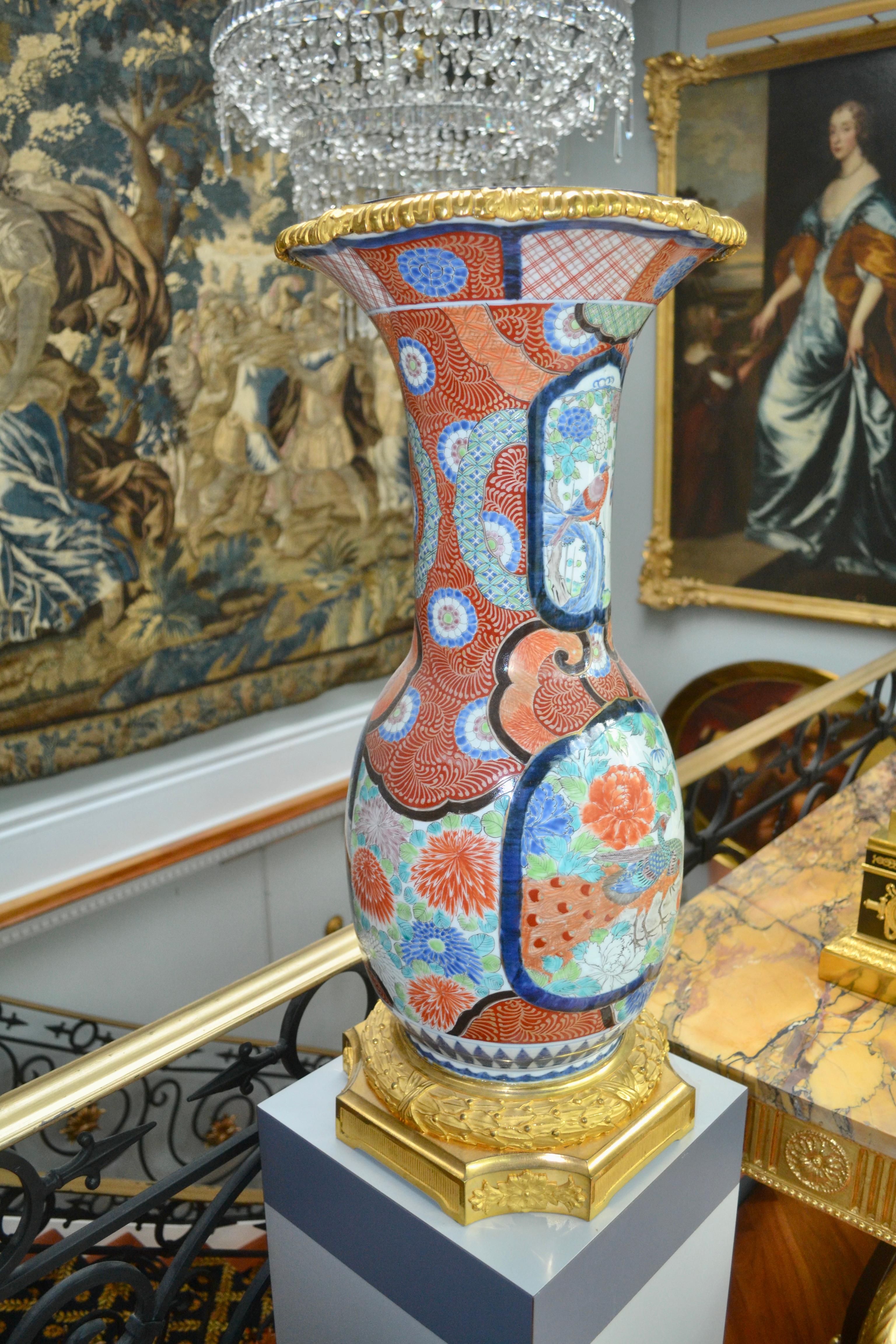 Paire de vases Imari japonais du 19ème siècle avec montures en bronze doré français en vente 5