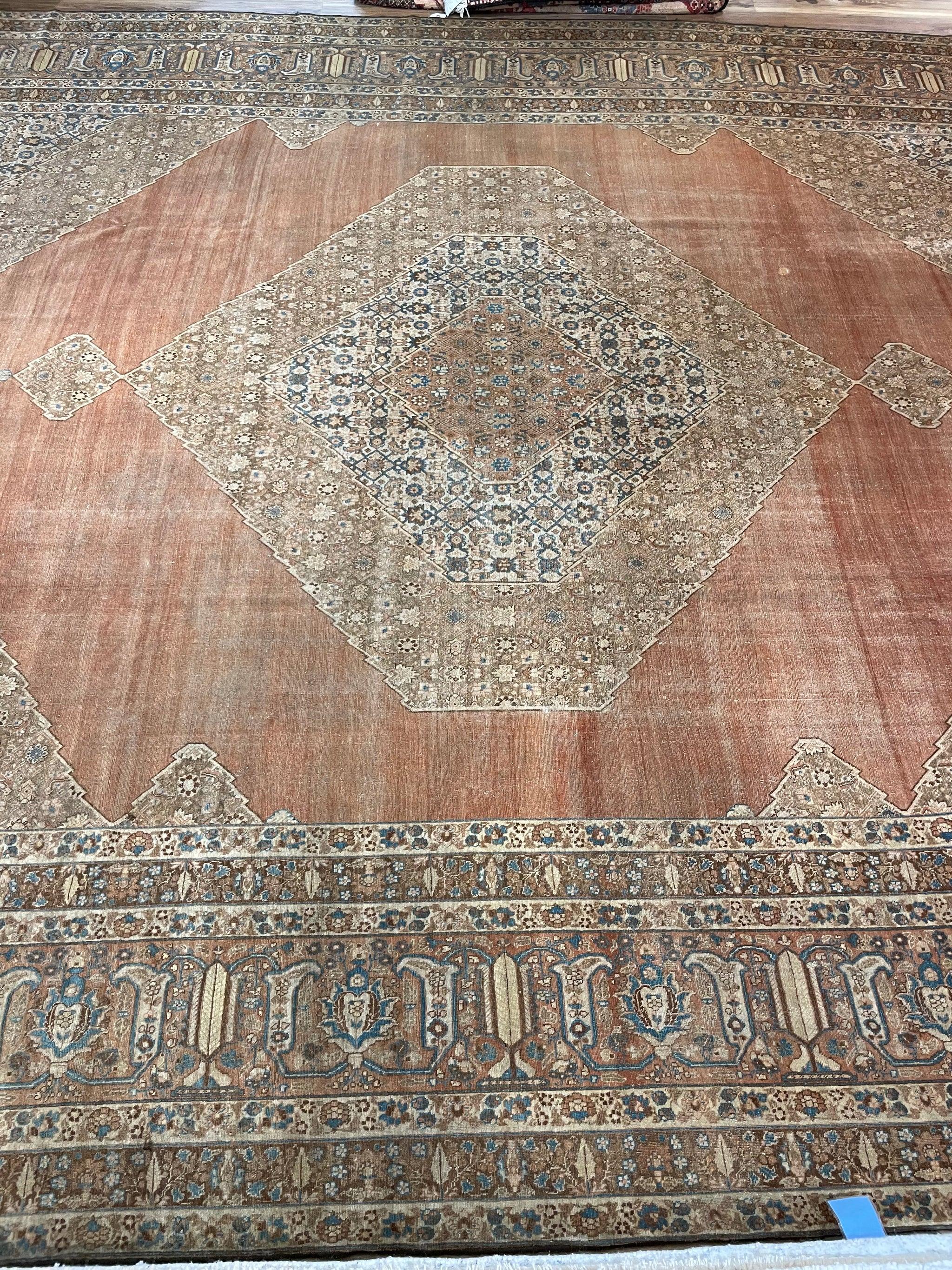 Außergewöhnlicher palastartiger antiker persischer Hajijalili Tabriz  Zeitloses, superfeines Gewebe mit weichen, gealterten Farbtönen wie Rost, Schiefer, Taupe und Indigo

Über: Wenn Sie es wissen, dann wissen Sie es; der meisterhafte Hajijalili hat