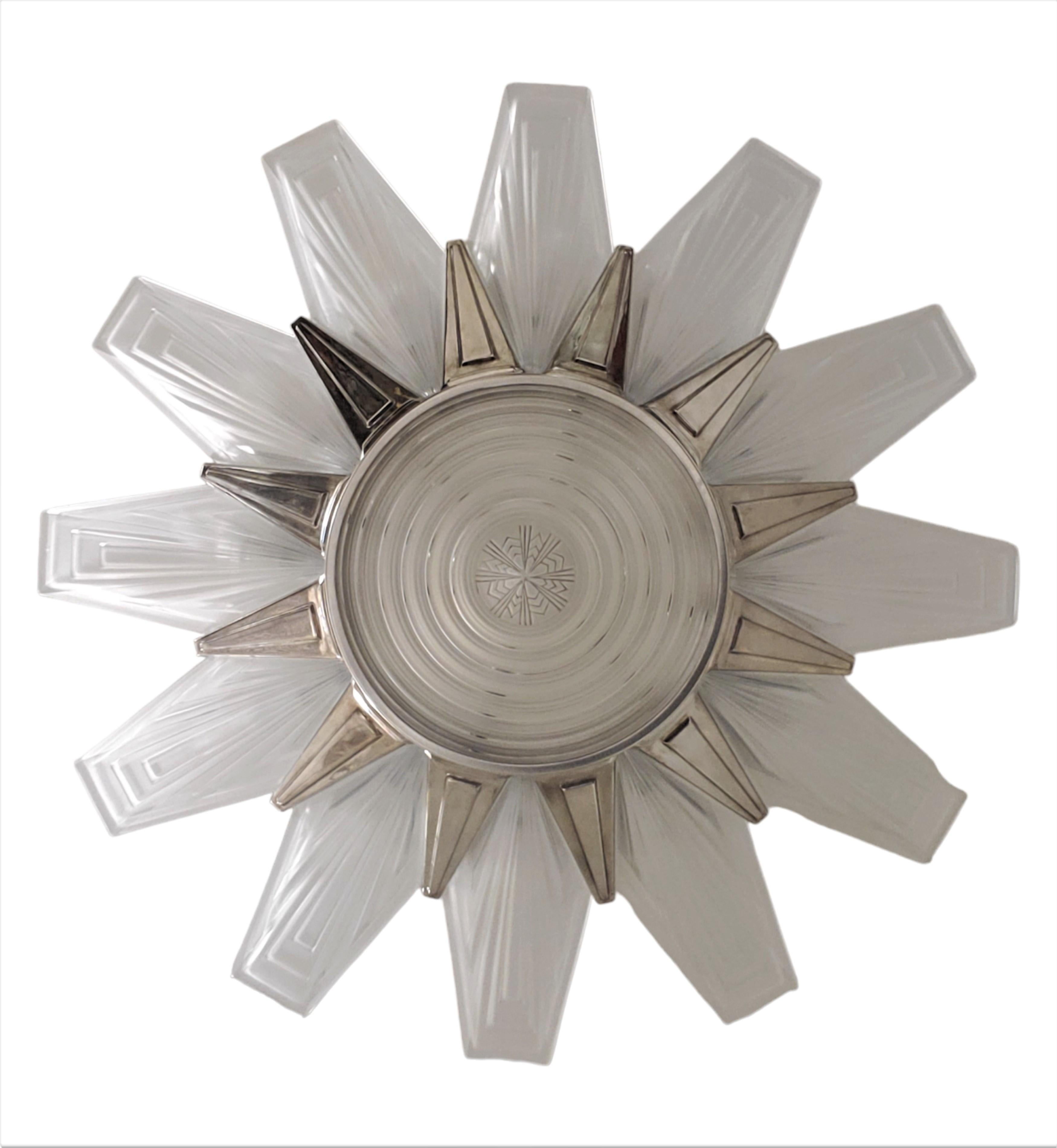 Lustre Art déco Palatial à 12 panneaux en verre d'art dépoli et nickel en vente 2
