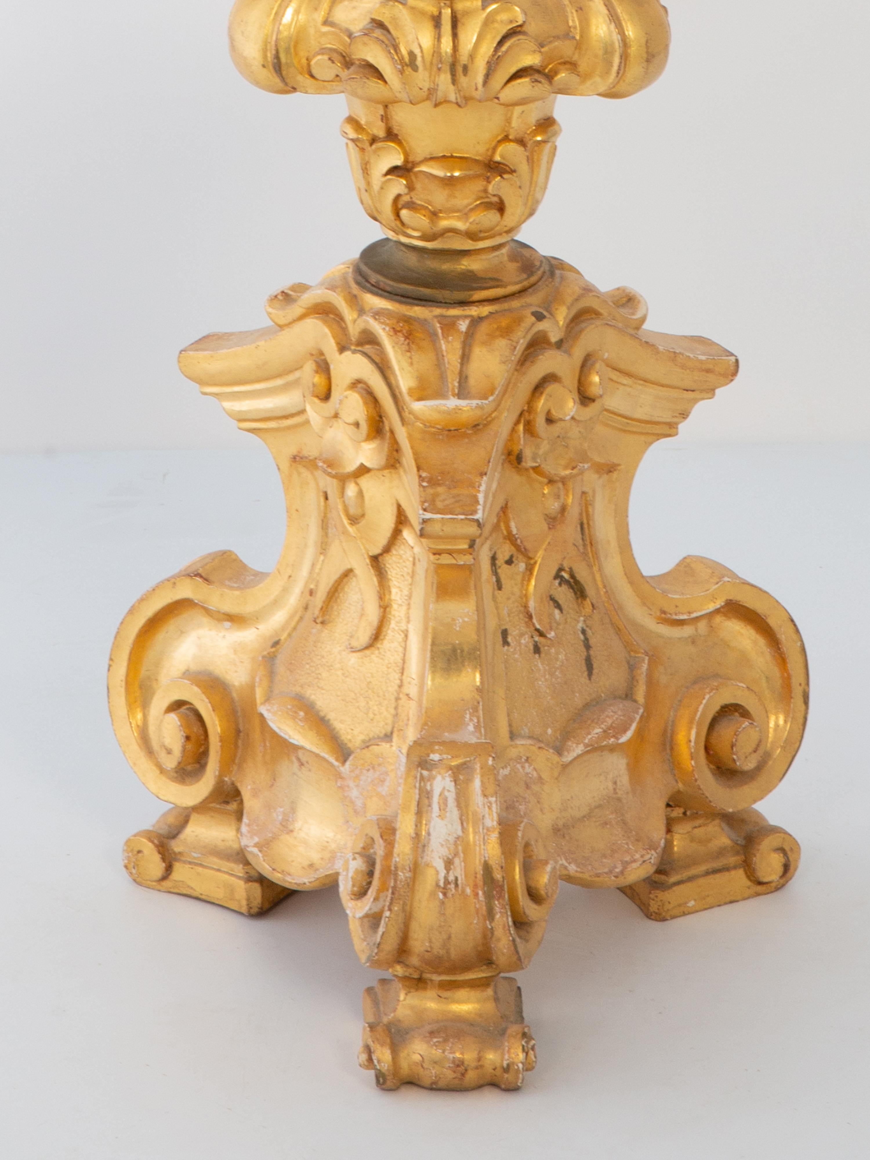 italien Palatial Carved Giltwood Pricket Stick en vente