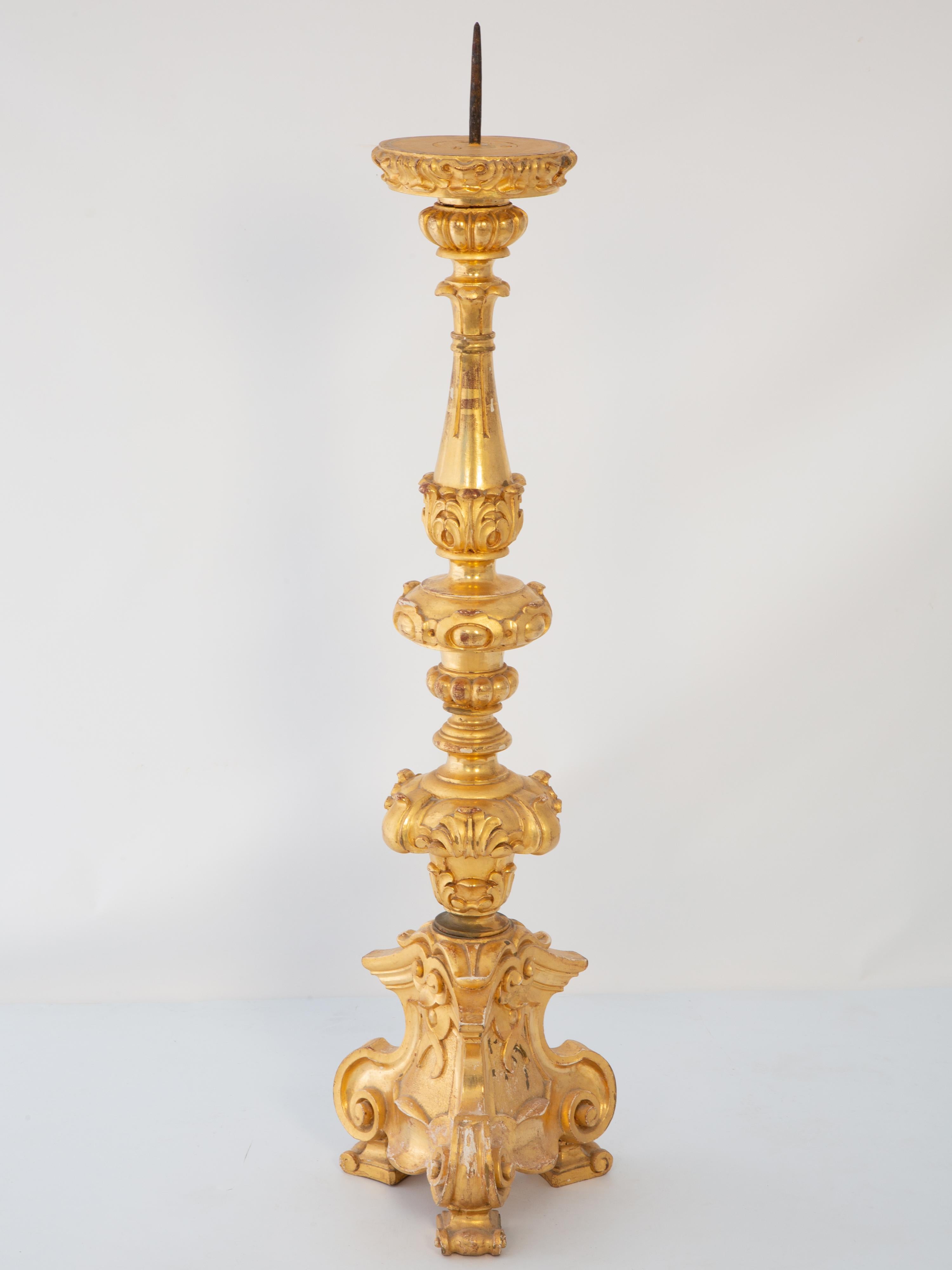Sculpté à la main Palatial Carved Giltwood Pricket Stick en vente