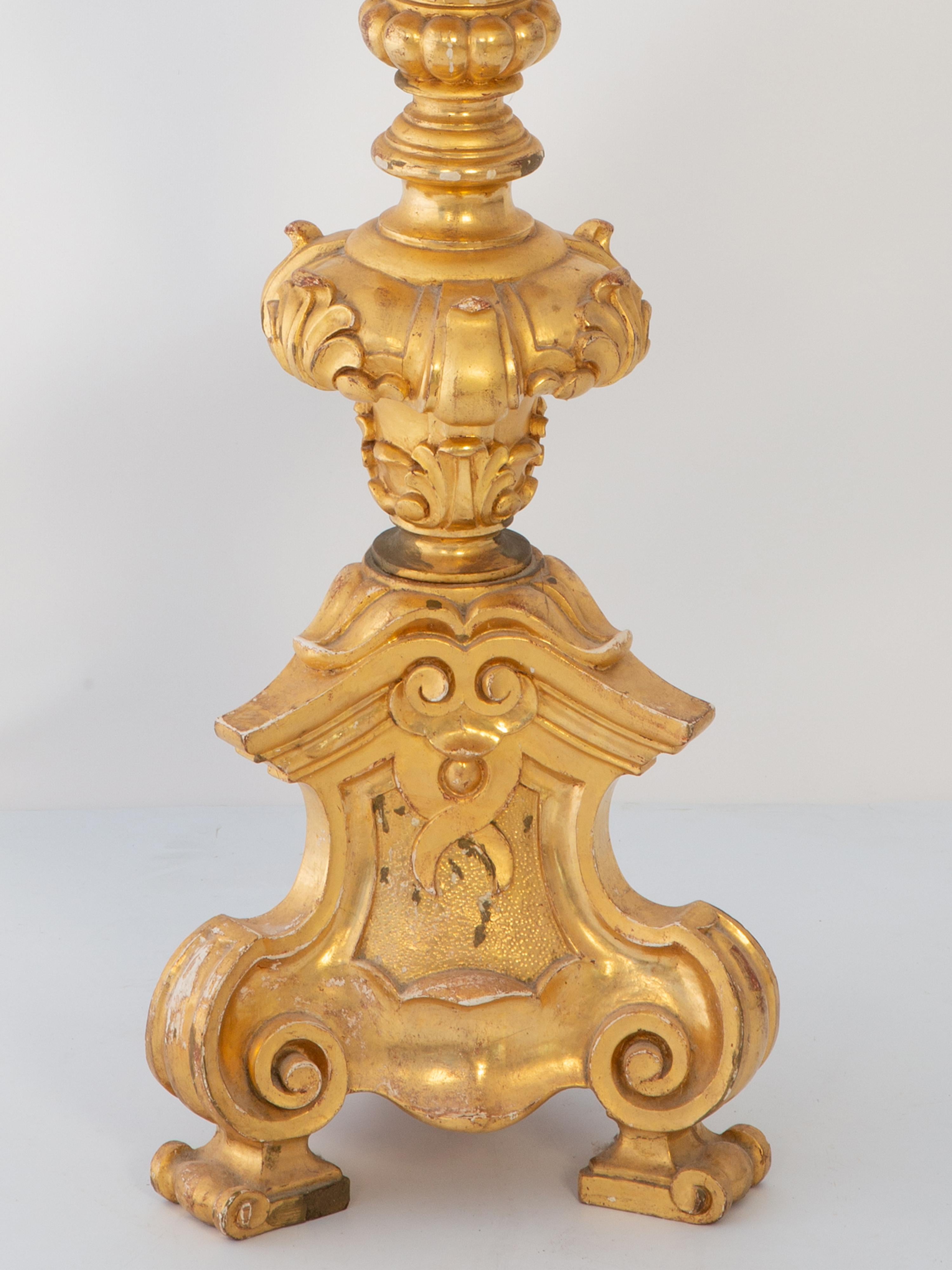 Palatial Carved Giltwood Pricket Stick Bon état - En vente à West Palm Beach, FL