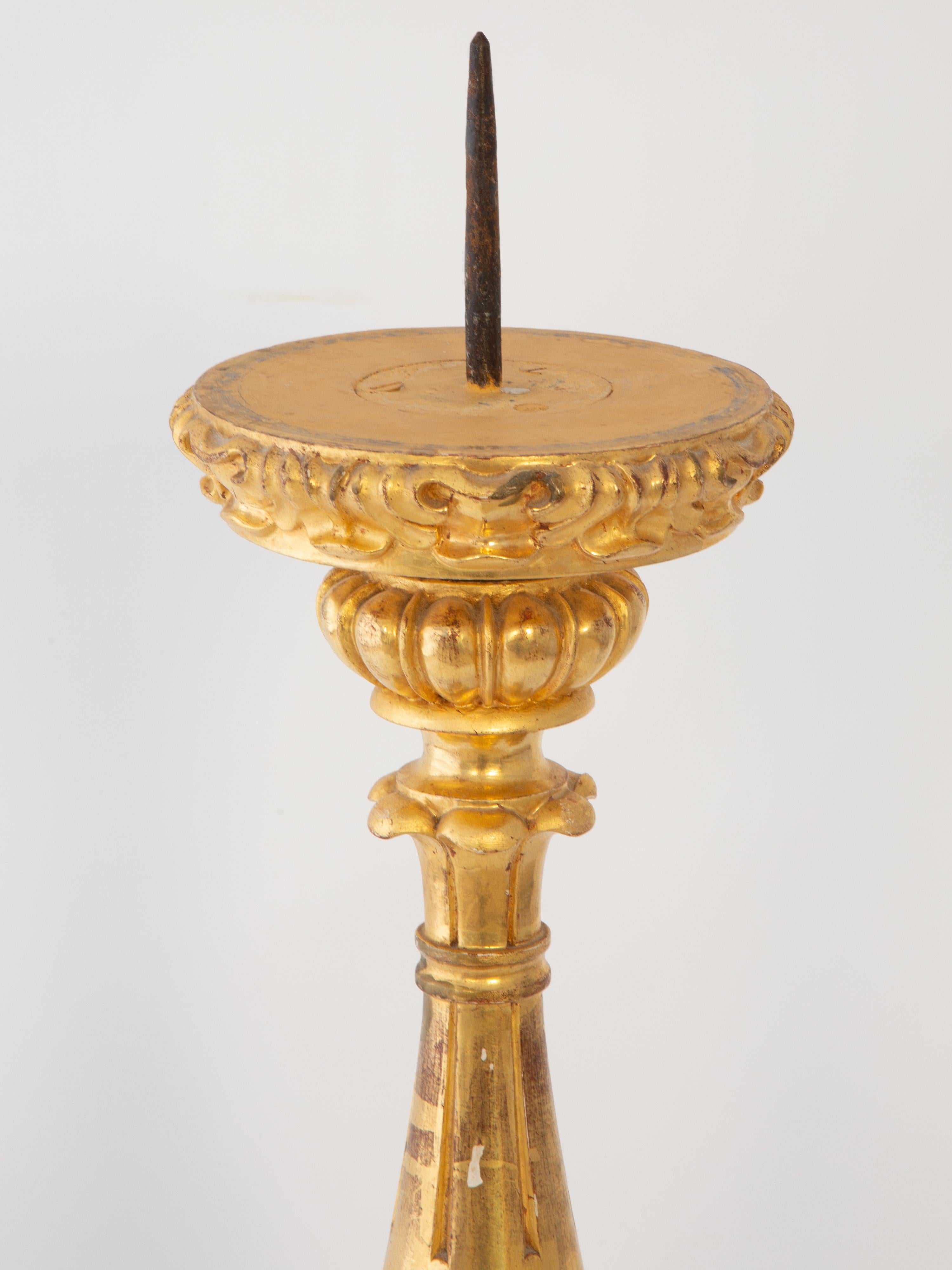 Bois doré Palatial Carved Giltwood Pricket Stick en vente