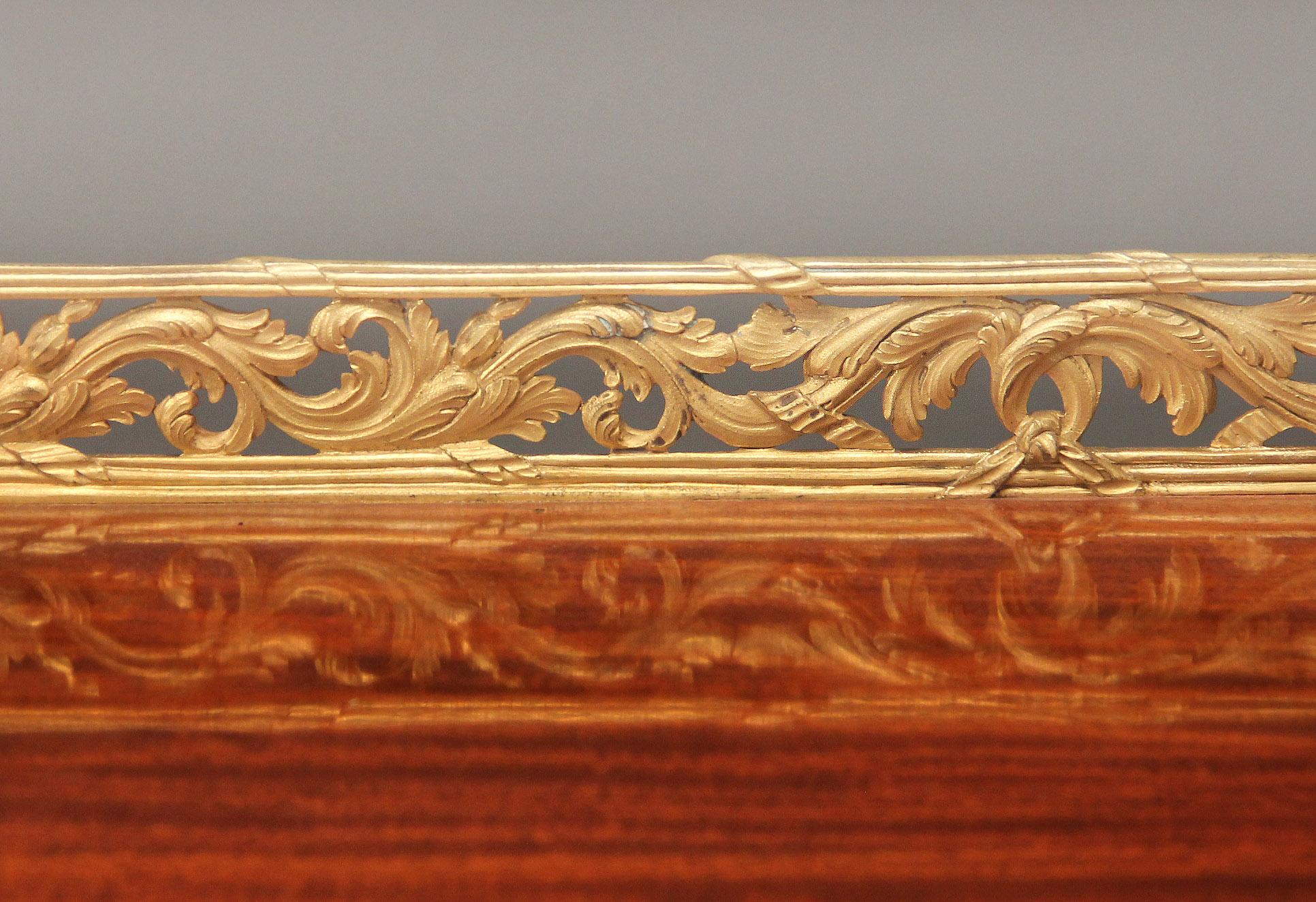 Palastartiges Bureau aus vergoldeter Bronze des frühen 20. Jahrhunderts mit Intarsienarbeiten - François Linke im Angebot 4