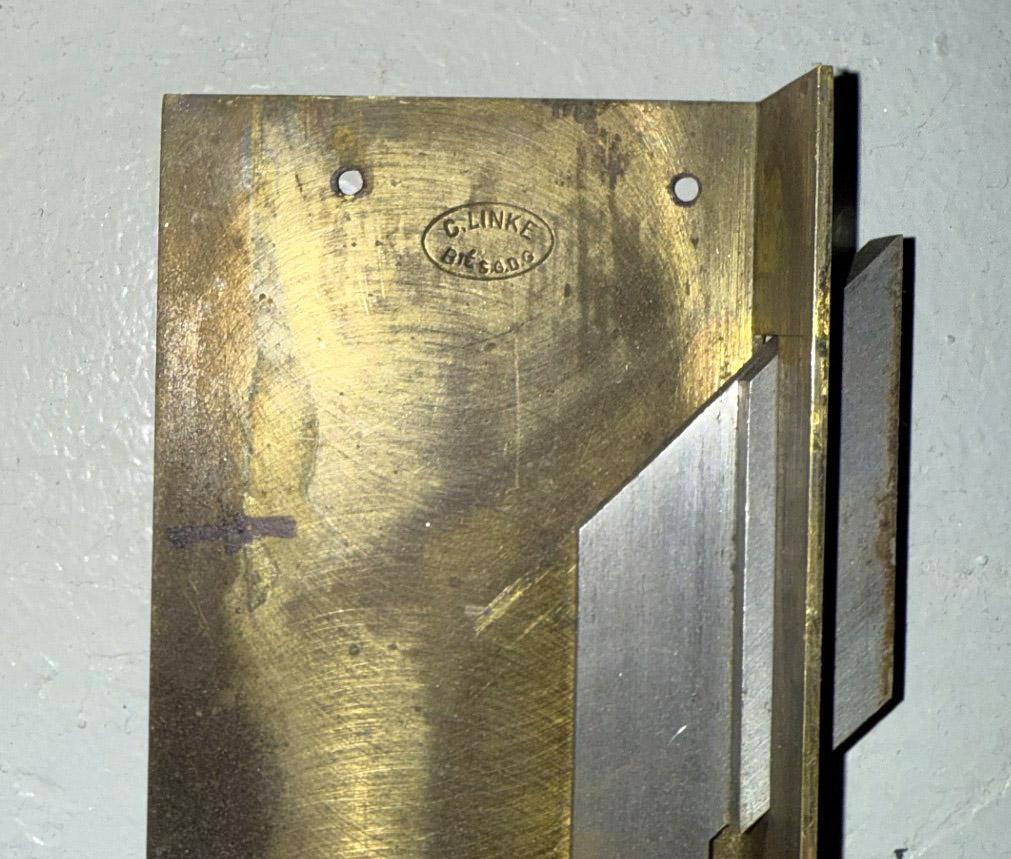 Palastartige Vitrine aus vergoldeter Bronze des frühen 20. Jahrhunderts von François Linke im Angebot 6
