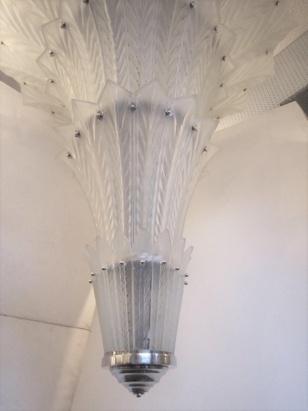 Palatial, Gigantic French Art Deco Art Glass Chandelier by Sabino For Sale 6