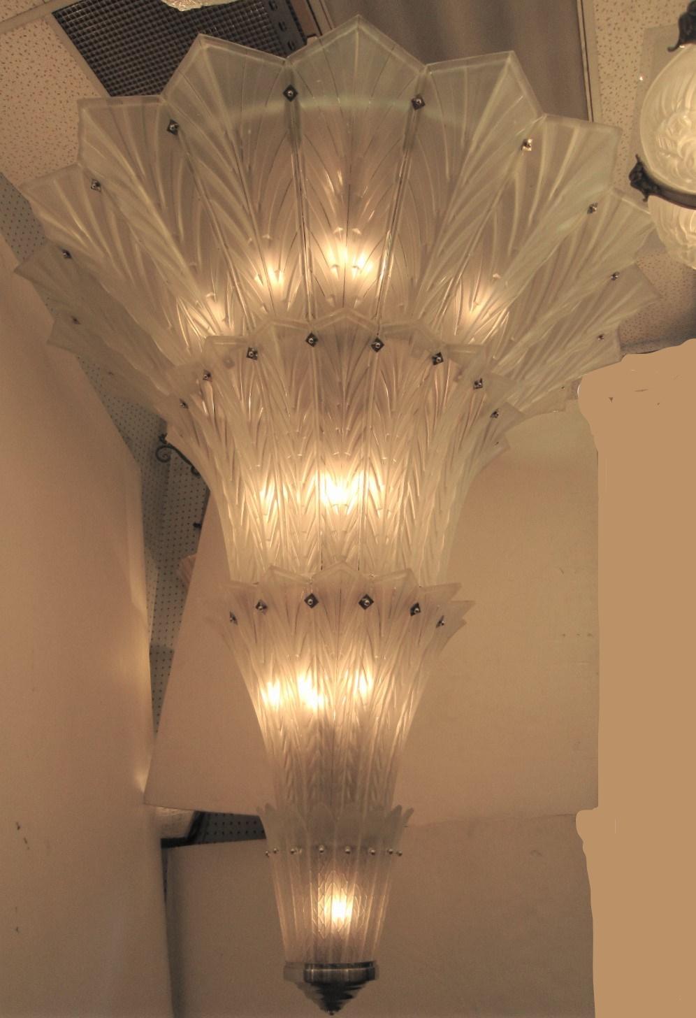 Palatial, Gigantic French Art Deco Art Glass Chandelier by Sabino For Sale 9
