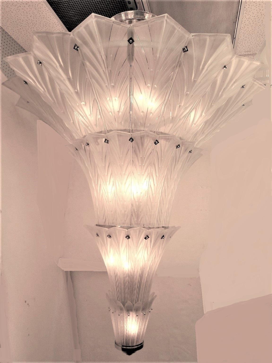 Palatial, Gigantic French Art Deco Art Glass Chandelier by Sabino For Sale 11