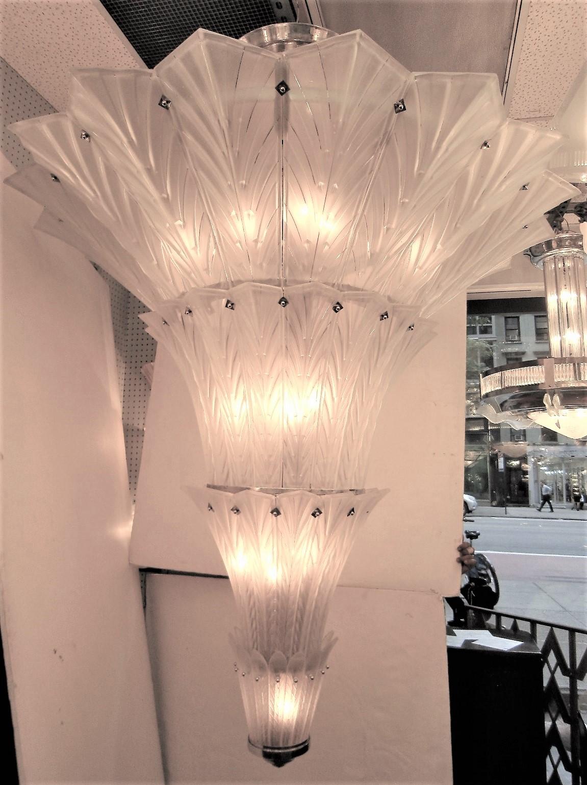 Palatial, Gigantic French Art Deco Art Glass Chandelier by Sabino For Sale 12