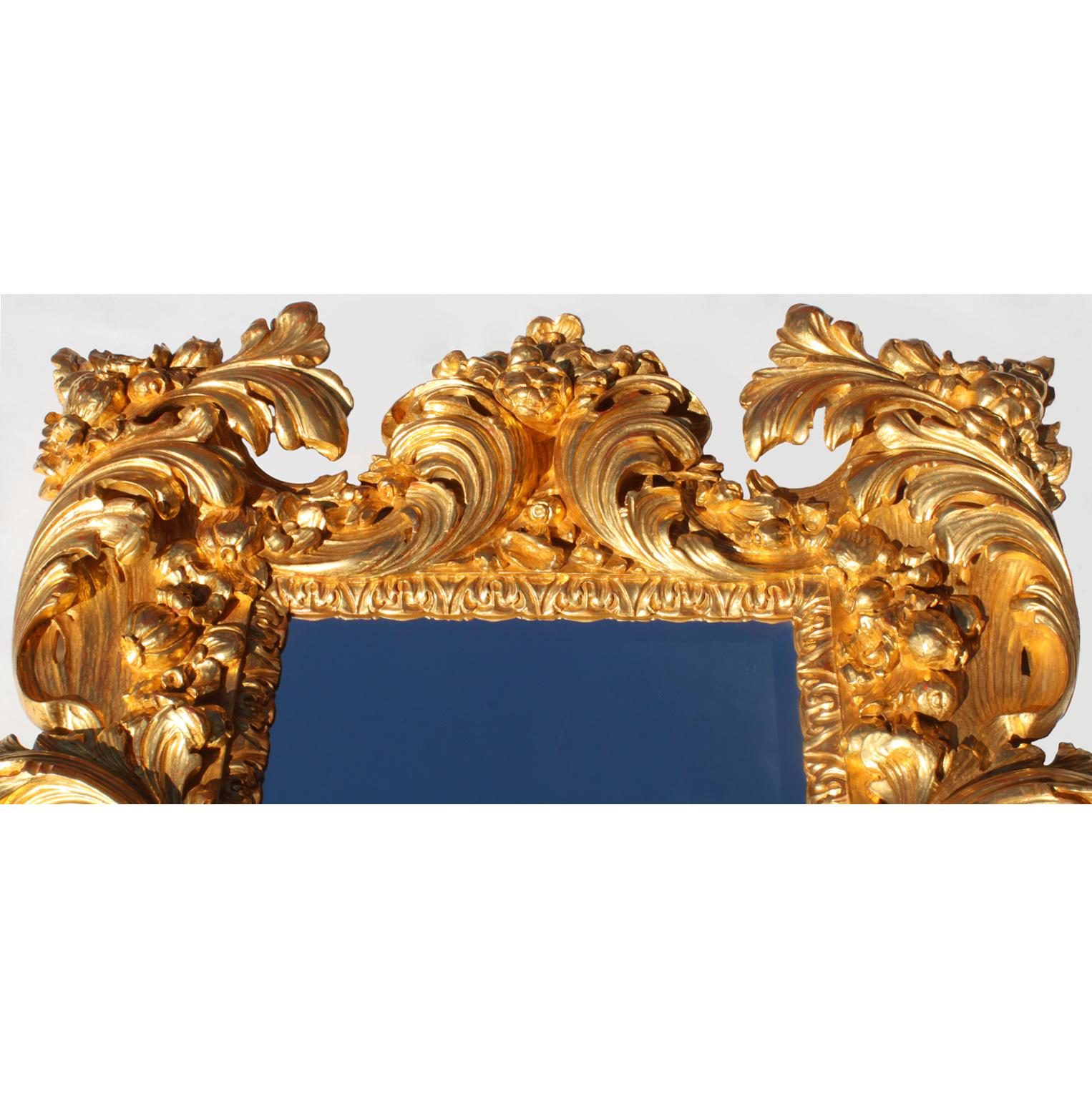 Néo-baroque Miroir florentin palatial en bois doré sculpté de style baroque italien du 19ème siècle en vente