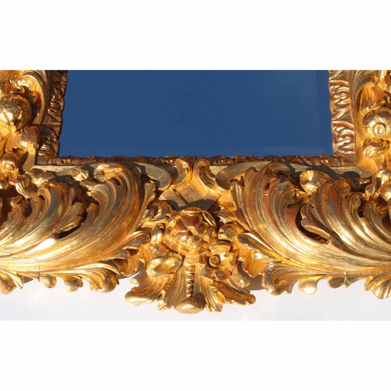 Miroir florentin palatial en bois doré sculpté de style baroque italien du 19ème siècle en vente 1
