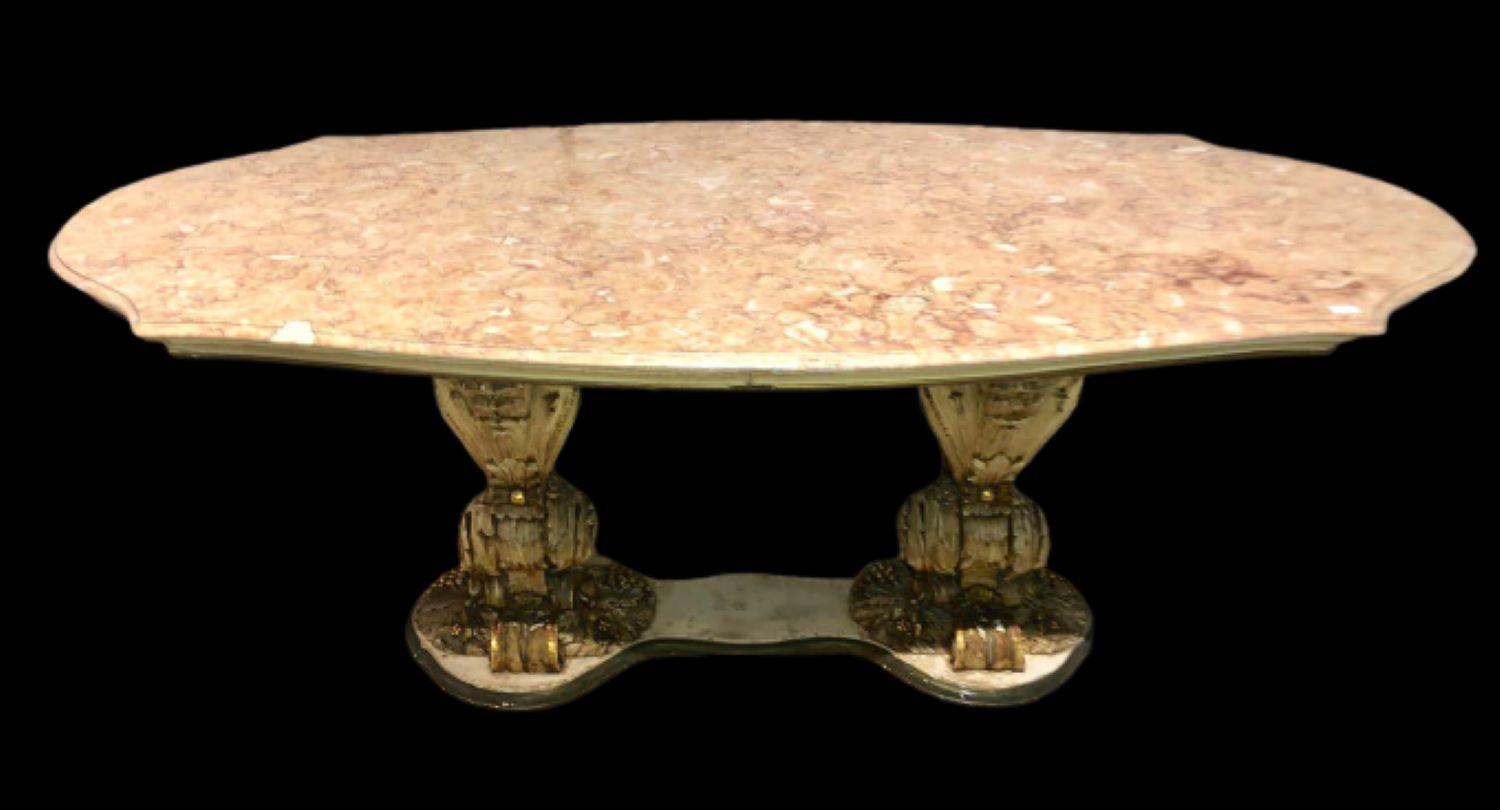Baroque Table de salle à manger ou de style palace italien à base sculptée et peinte en marbre, avec plateau en marbre en vente