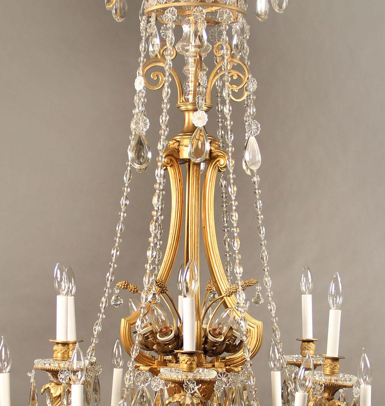 Lustre palatial de la fin du XIXe siècle en bronze doré et cristal de Baccarat en vente 1