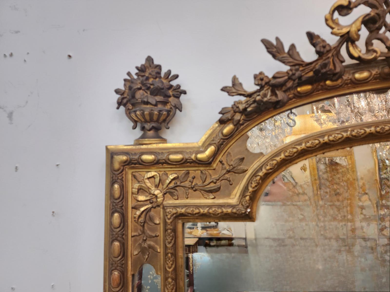 Miroir palatial de style Louis XV doré Excellent état - En vente à Dallas, TX