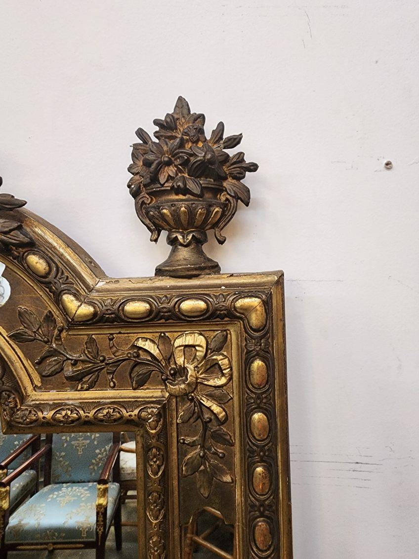 20ième siècle Miroir palatial de style Louis XV doré en vente
