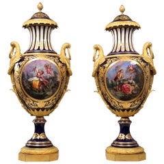 Palastartiges Paar bronzebeschlagener Porzellanvasen im Stil von Sèvres aus dem späten 19.