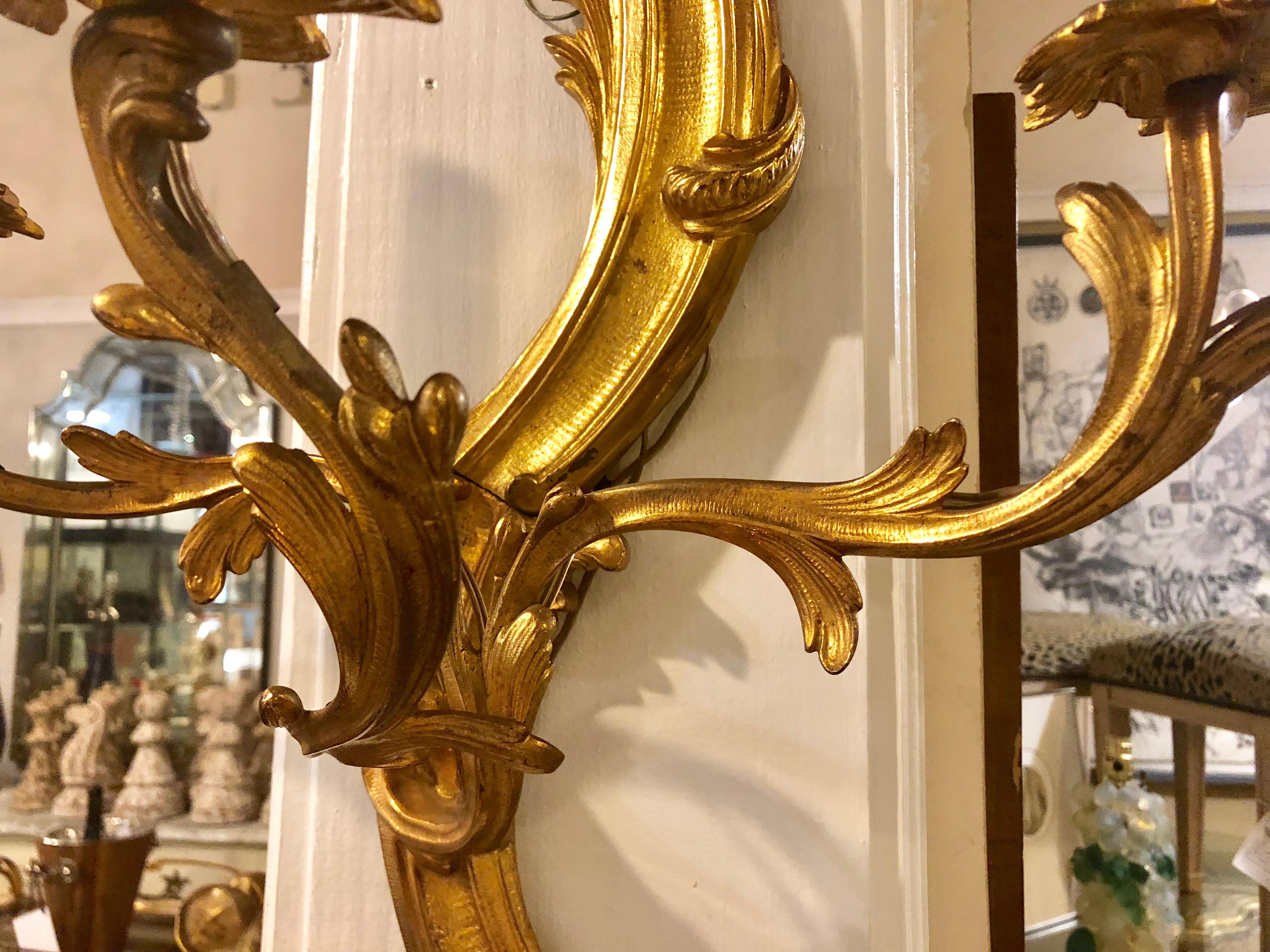 Palatial Pair of Louis XVI Style Eight-Arm Gilt Bronze Wall Sconces im Zustand „Gut“ in Stamford, CT