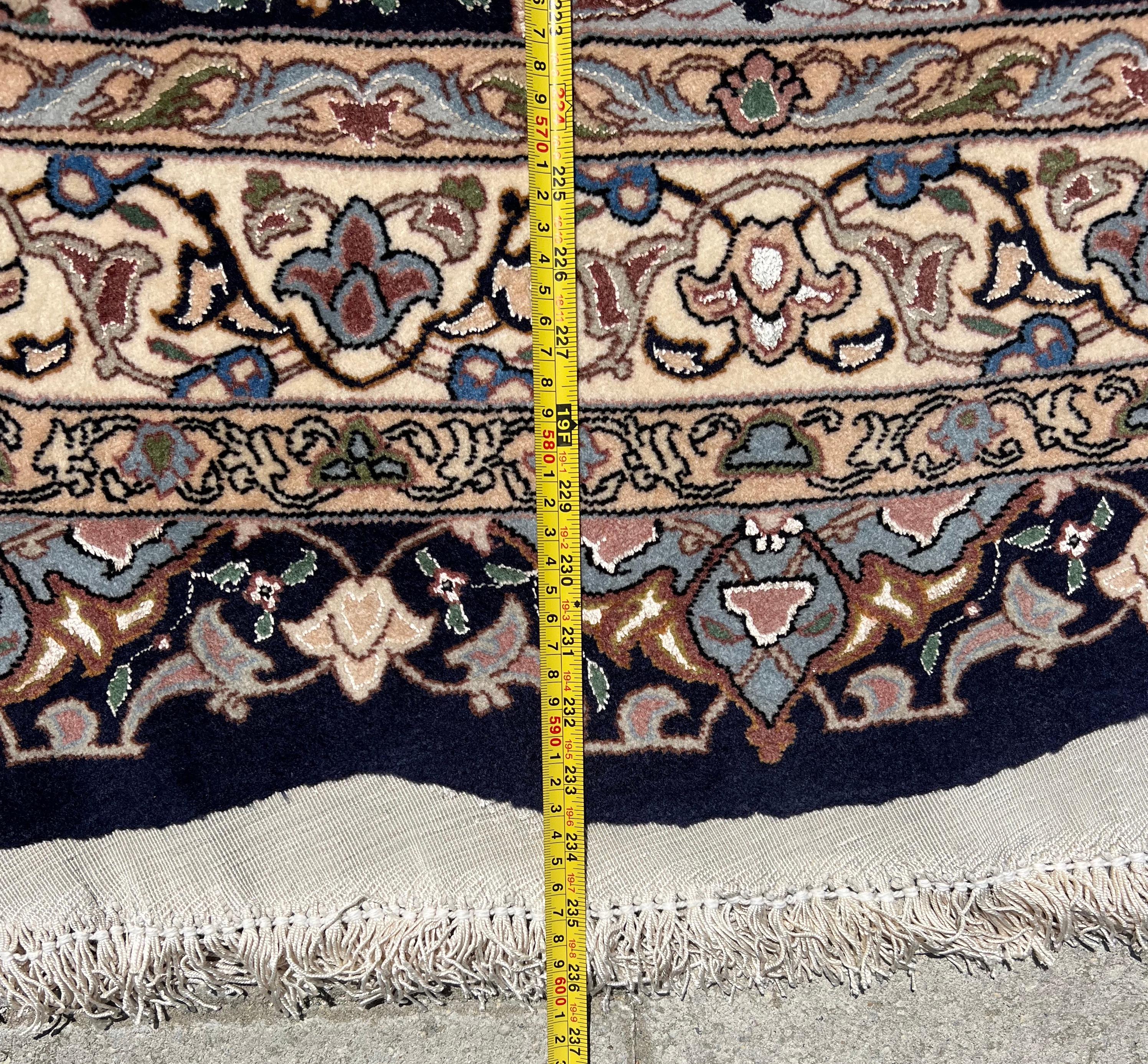 Palastischer Persischer Tabriz Seide & Wolle Gonbad Design Rundteppich  (Islamisch) im Angebot