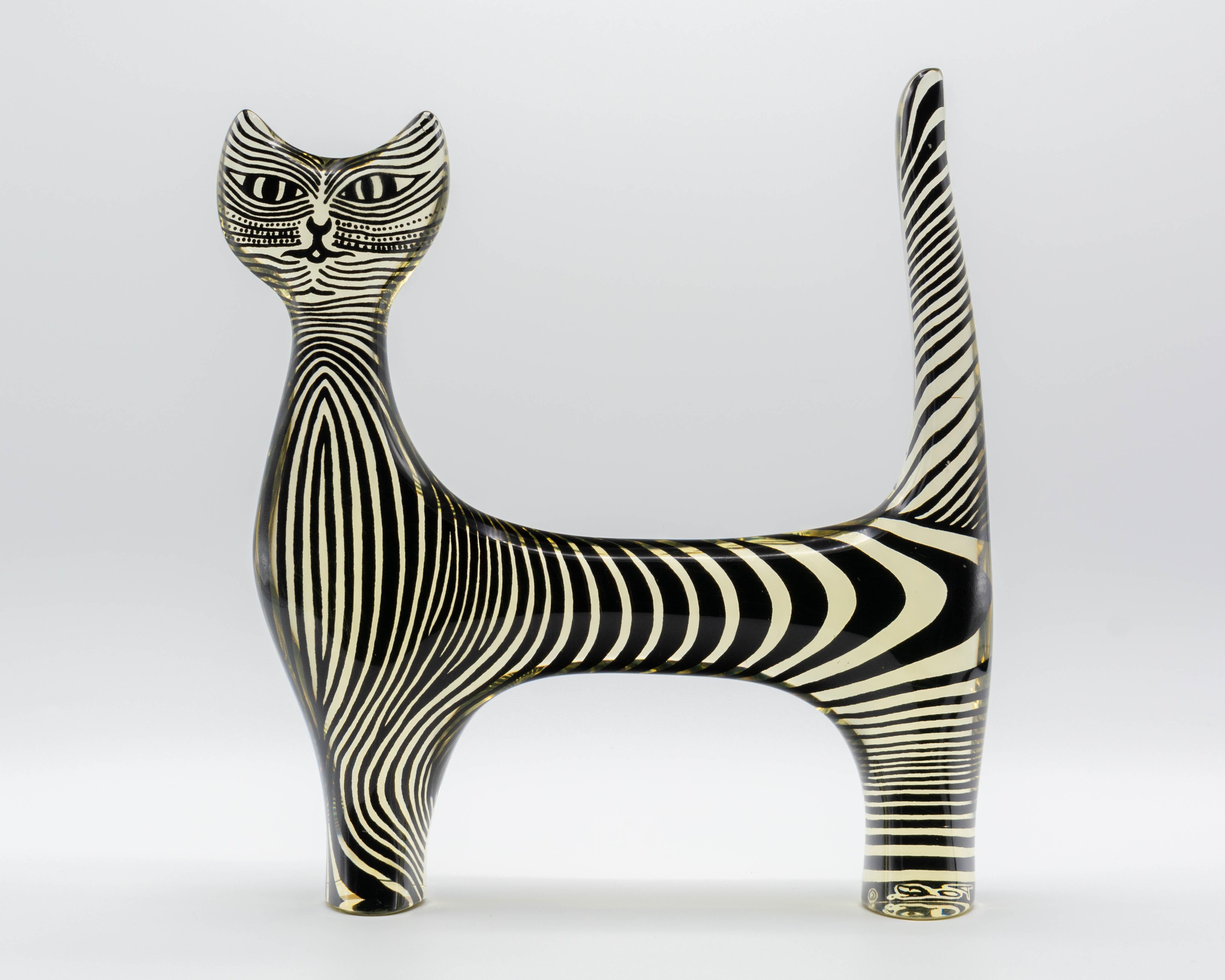A Mid-Century Modern Lucite Op Art cat designed by Abraham Palatnik. Original label on bottom: Made in Brasil. Abraham Palatnik (born in 1928) is a Brazilian artist and inventor whose innovations include kinechromatic art. Part of the Artemis