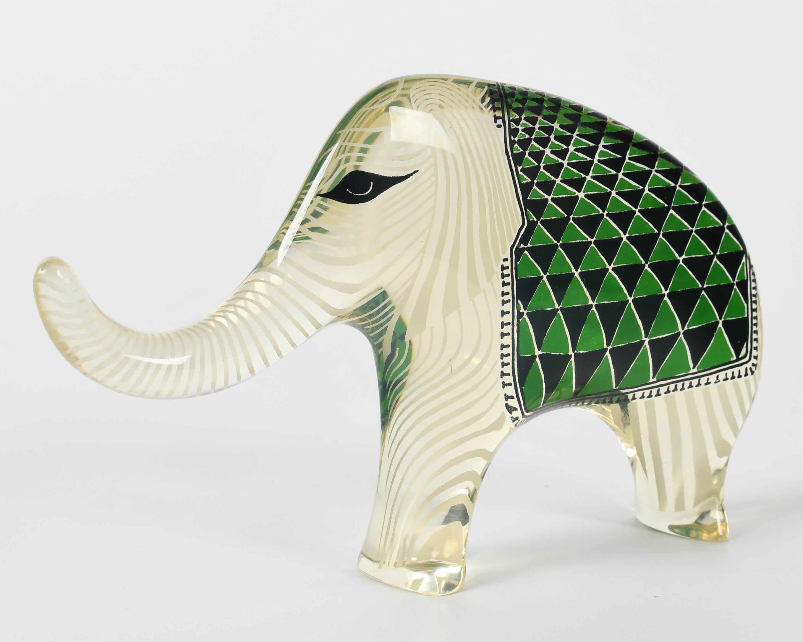 Palatnik Op Art Lucite Elefant mit grüner Decke (Brasilianisch) im Angebot