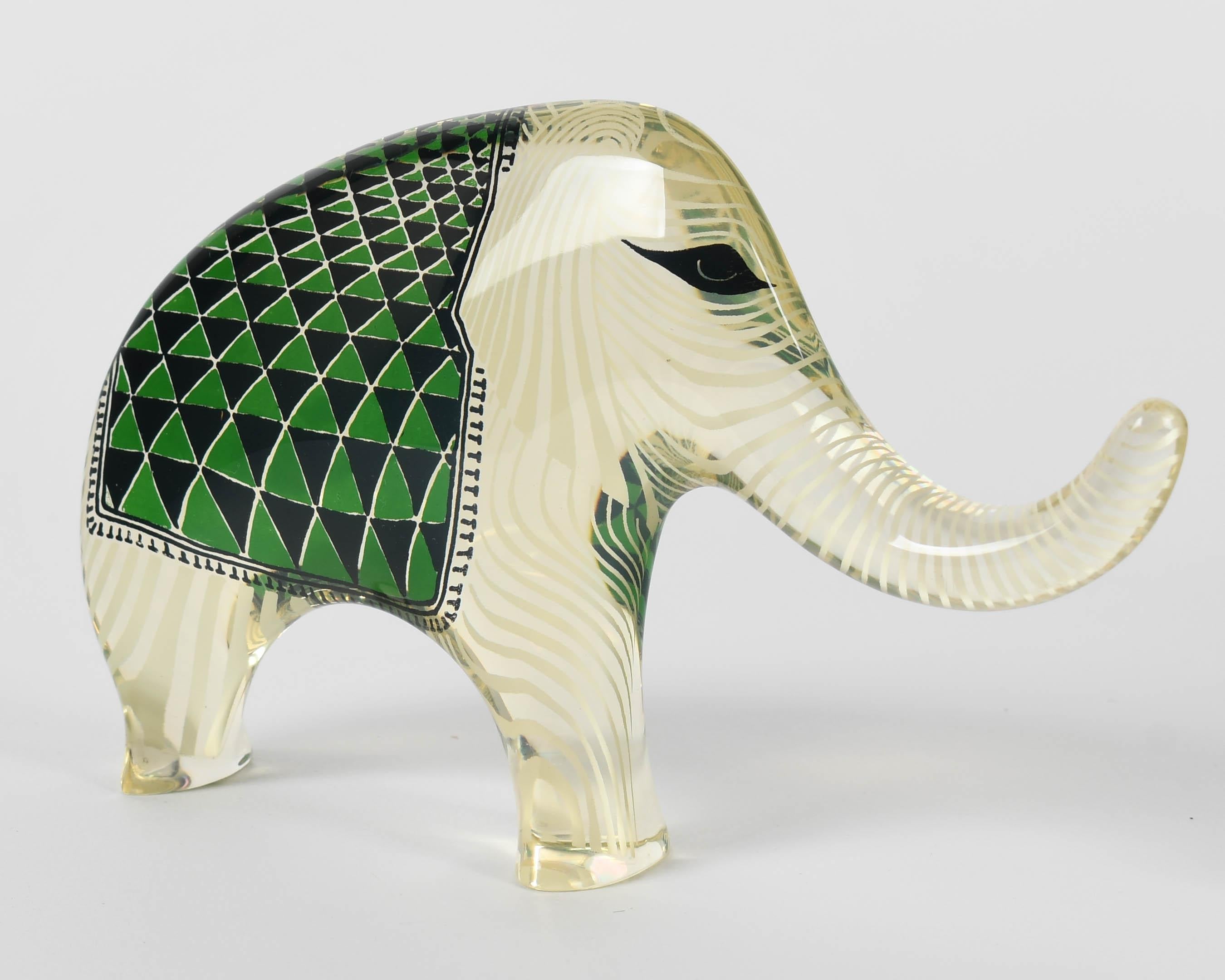 Palatnik Op Art Lucite Elefant mit grüner Decke (20. Jahrhundert) im Angebot