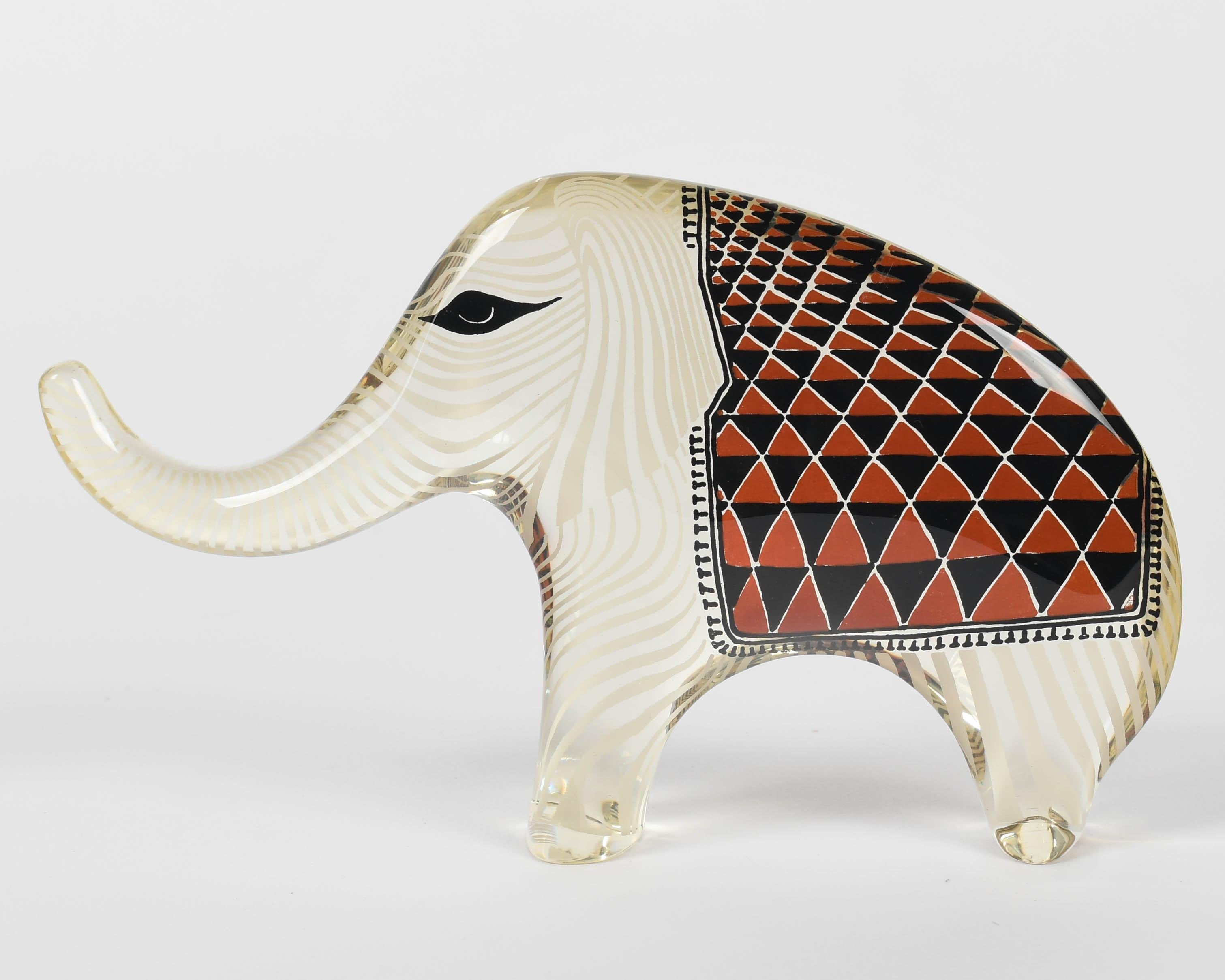 Palatnik Op-Art-Lucite-Elefant mit roter Decke (Moderne der Mitte des Jahrhunderts) im Angebot