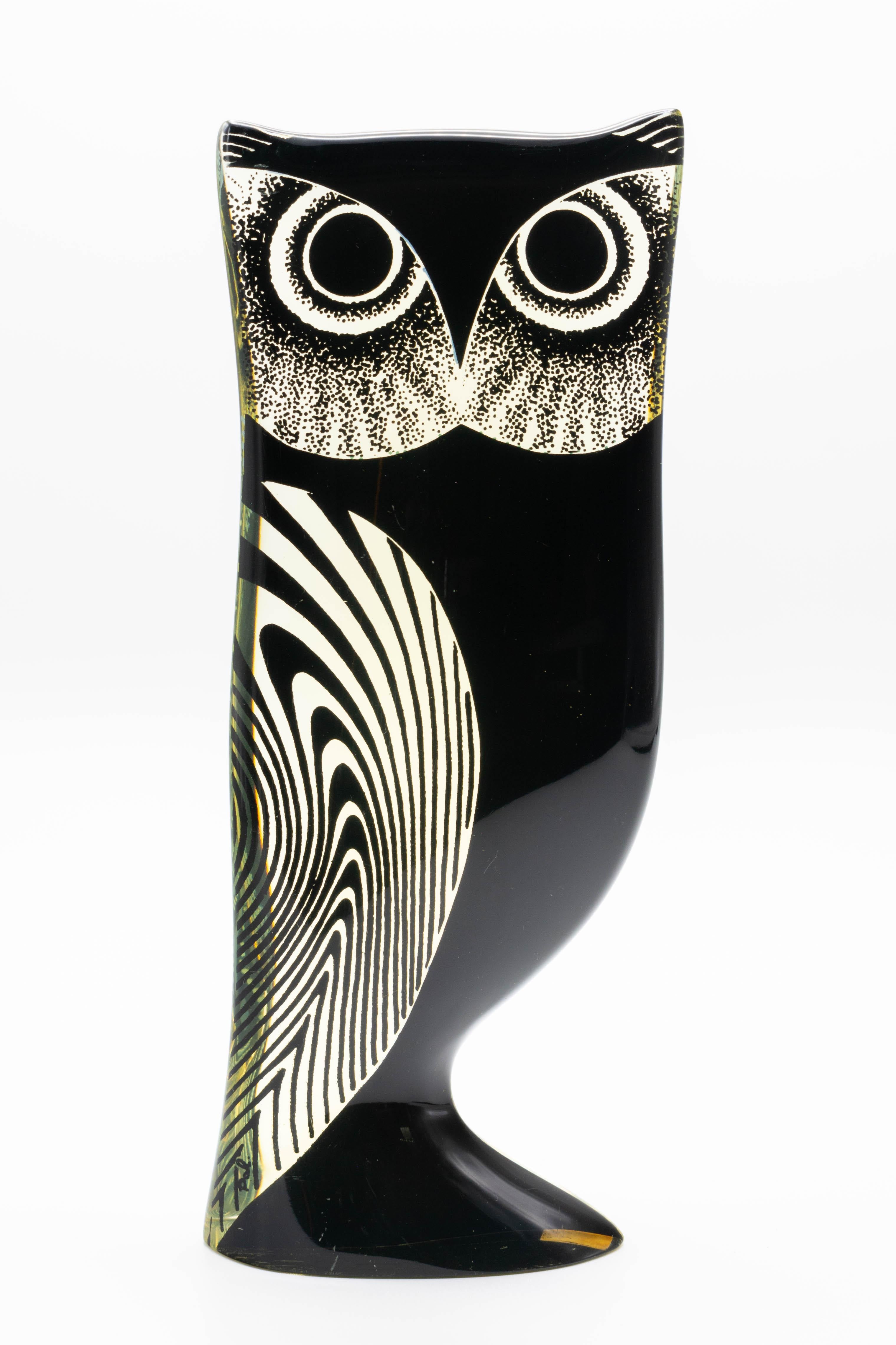 A Mid-Century Modern Lucite Op Art blue and black owl designed by Abraham Palatnik. Original label on bottom: Made in Brasil. Abraham Palatnik (born in 1928) is a Brazilian artist and inventor whose innovations include kinechromatic art. Part of the