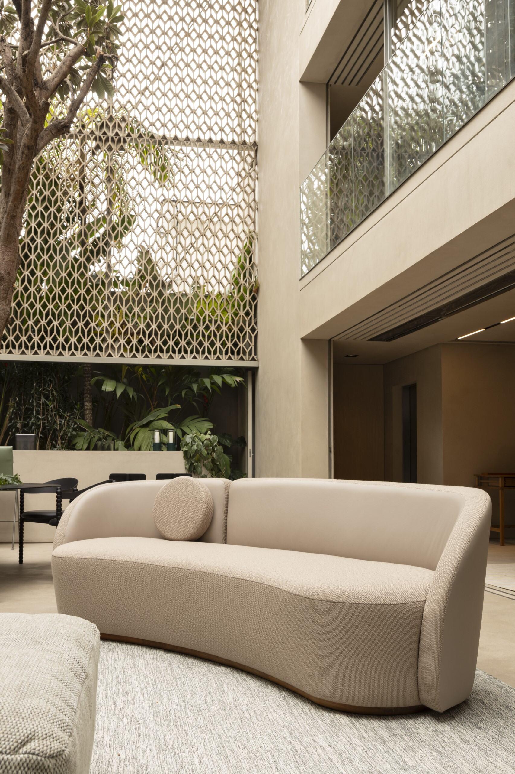 Palato Sofa von Marília Pellegrini - Zeitgenössisches Design mit organischen Formen (Leder) im Angebot