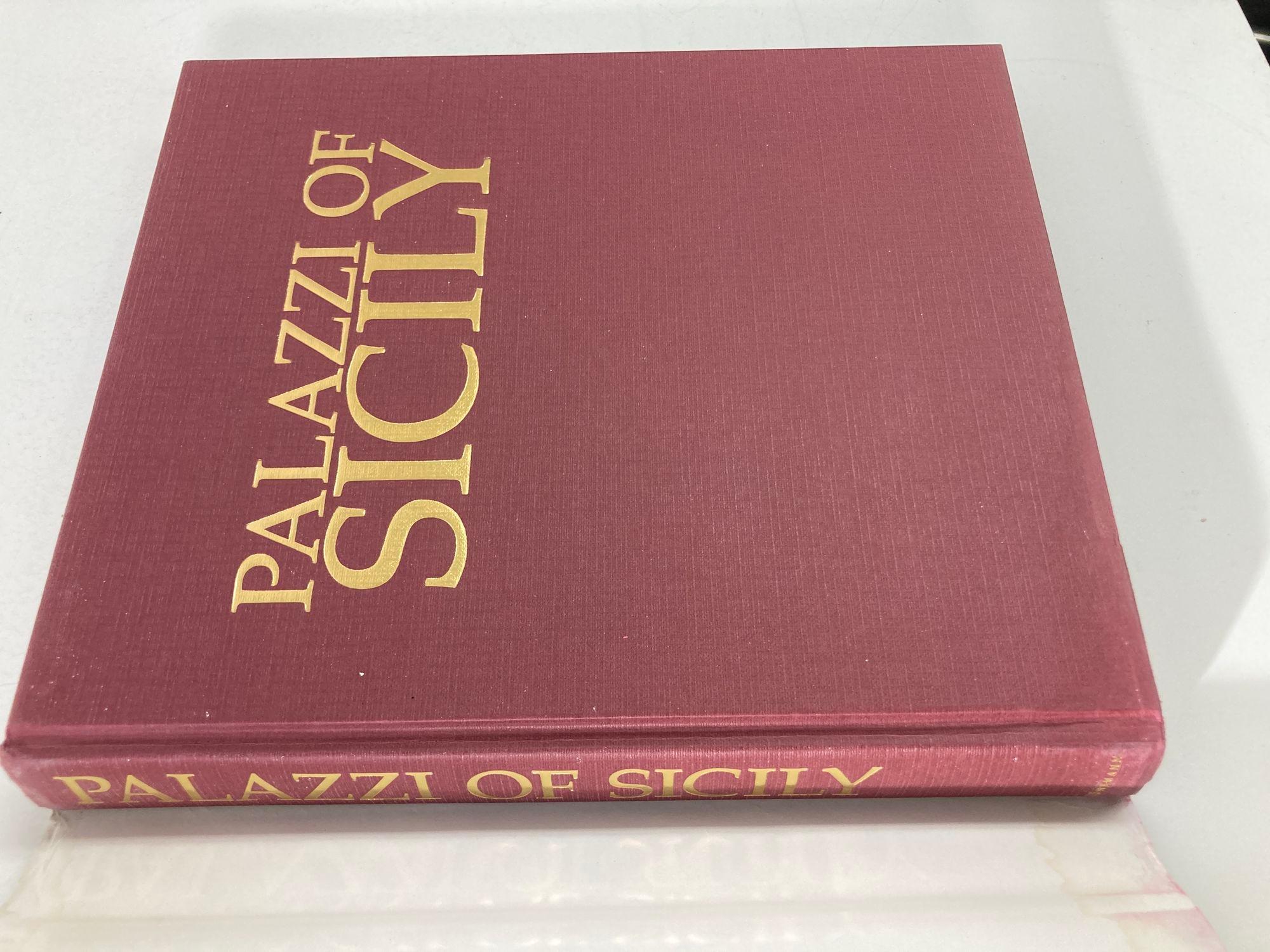 20ième siècle Livre à couverture rigide Palazzi of Sicily d'Angheli Zalapi, Italie en vente