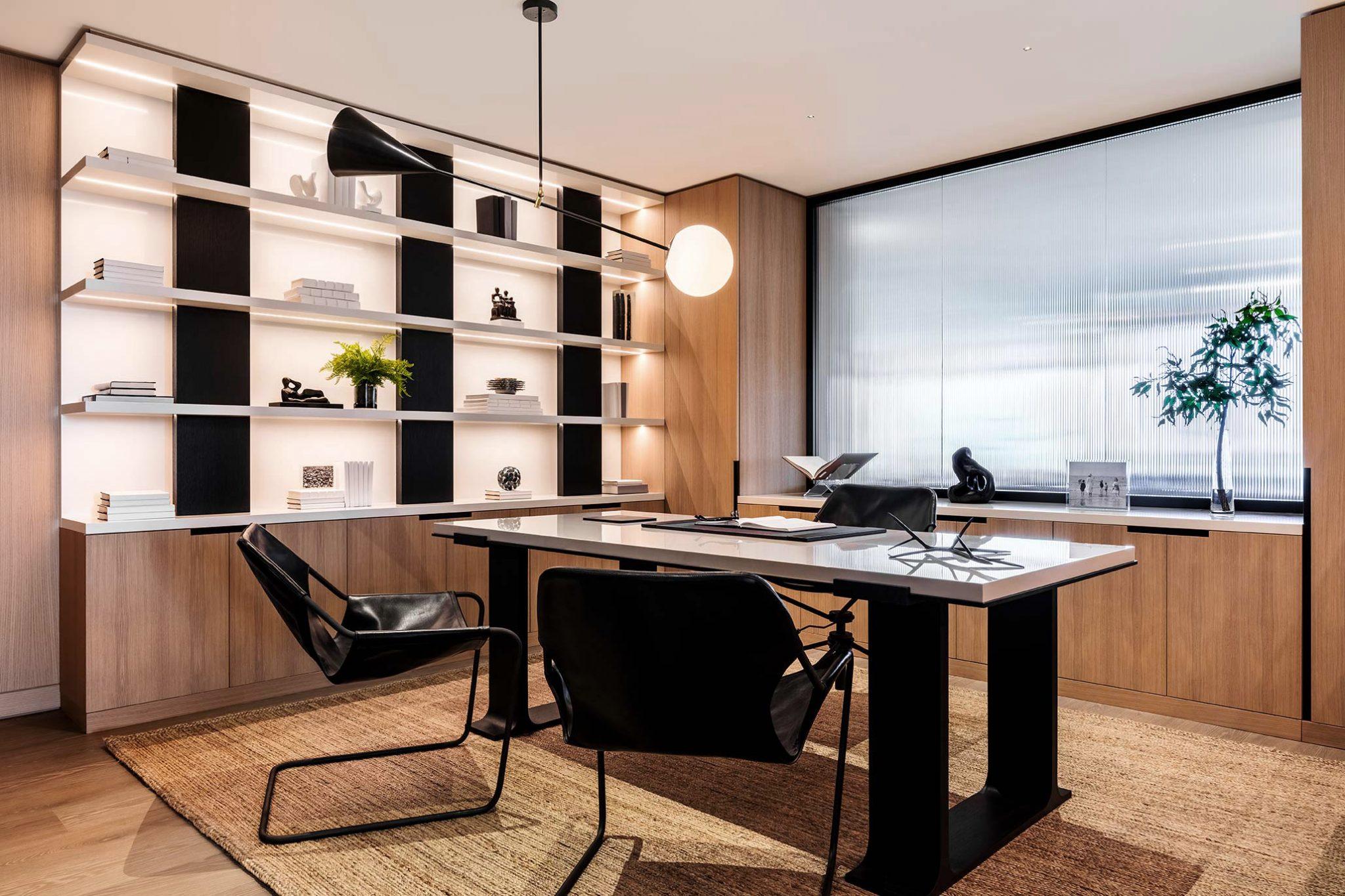 Palazzo Desk In New Condition For Sale In Miami Beach, FL