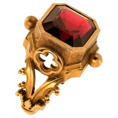 Palazzo Ducale Gothic Signet Ring in 9 Karat Yellow Gold with Asscher Cut Garnet