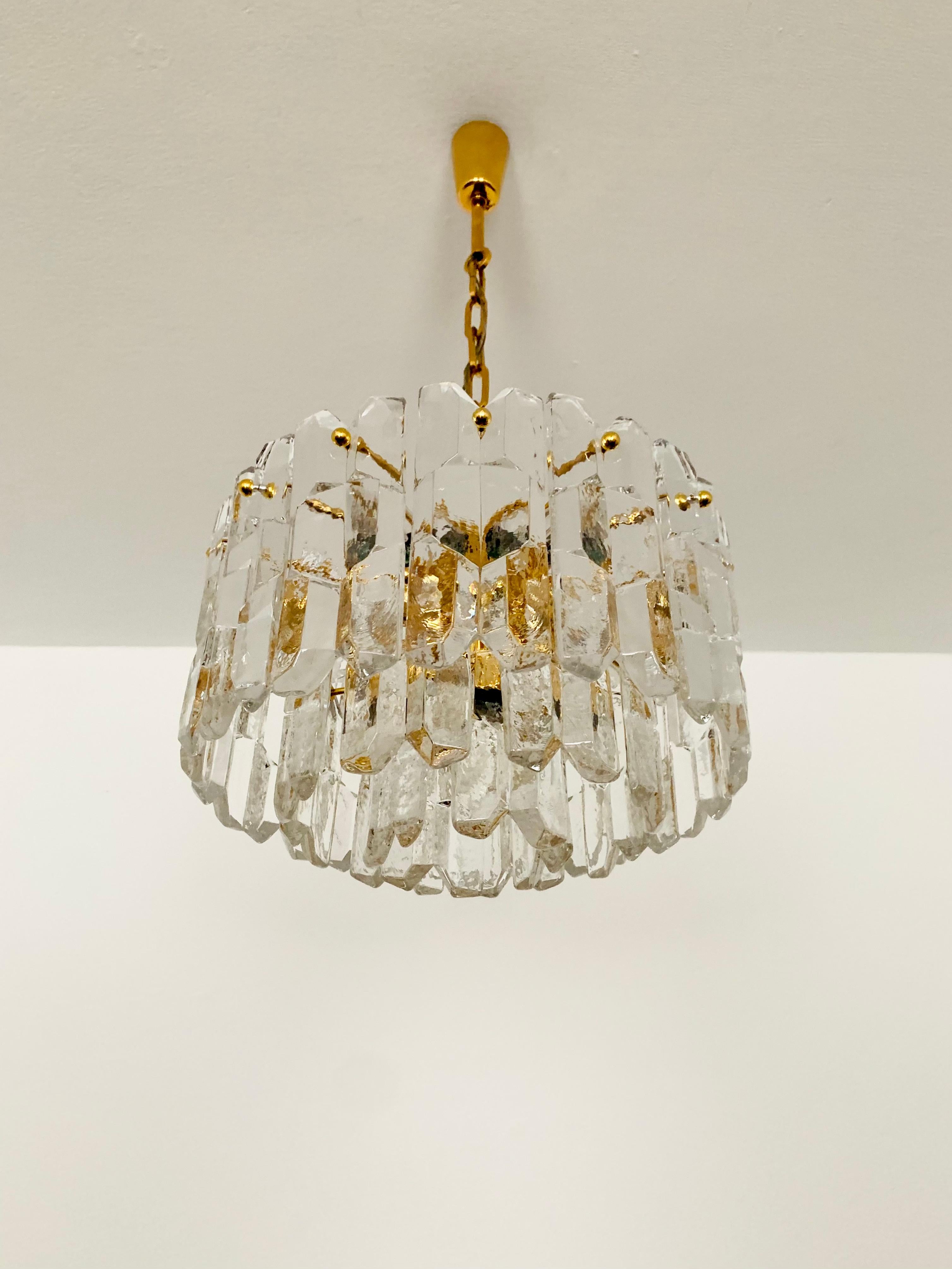 Palazzo-Eisglas-Kronleuchter von J.T. Kalmar (Moderne der Mitte des Jahrhunderts) im Angebot