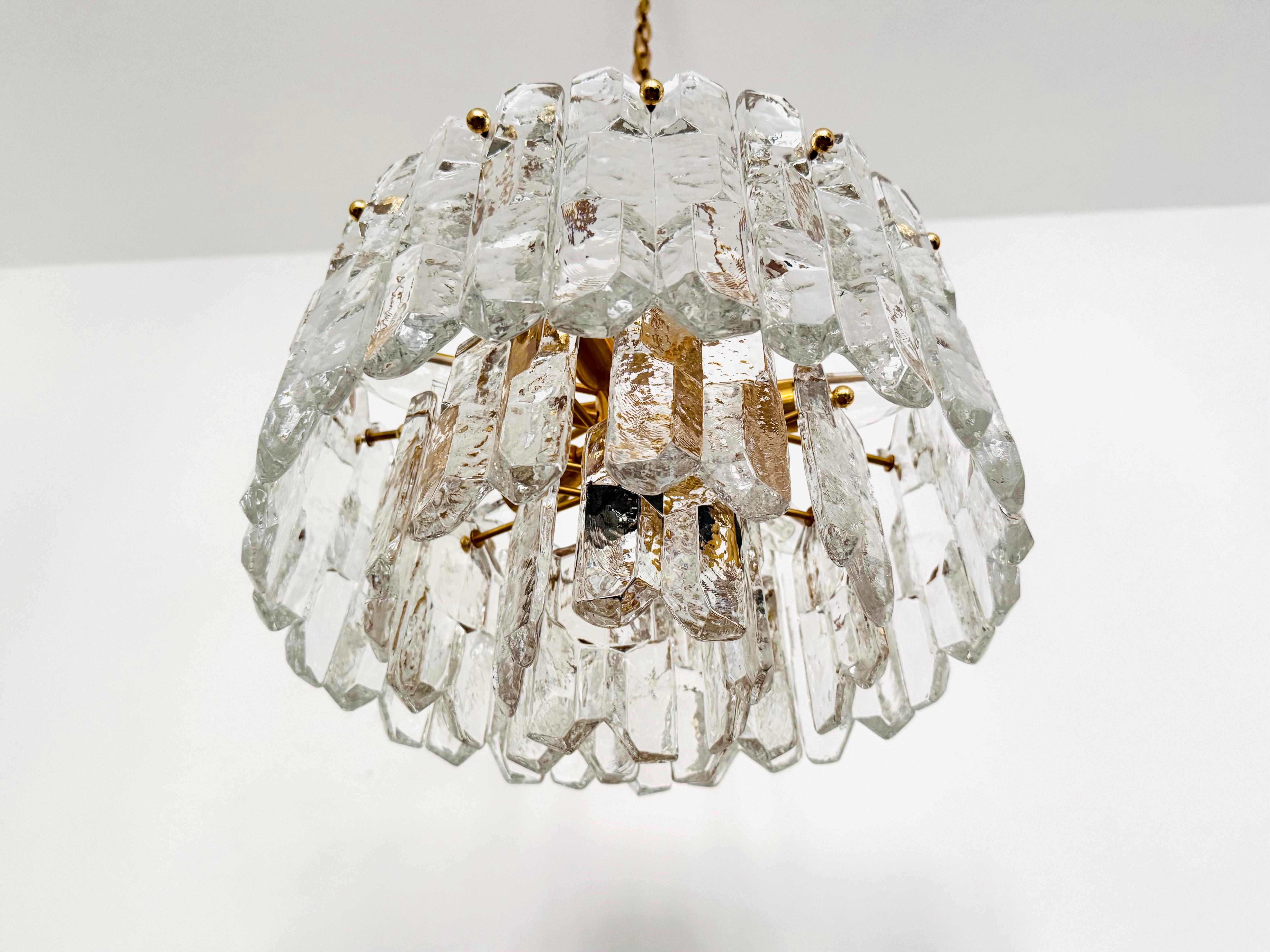 Araña de cristal Palazzo Ice de J.T. Kalmar mediados del siglo XX en venta