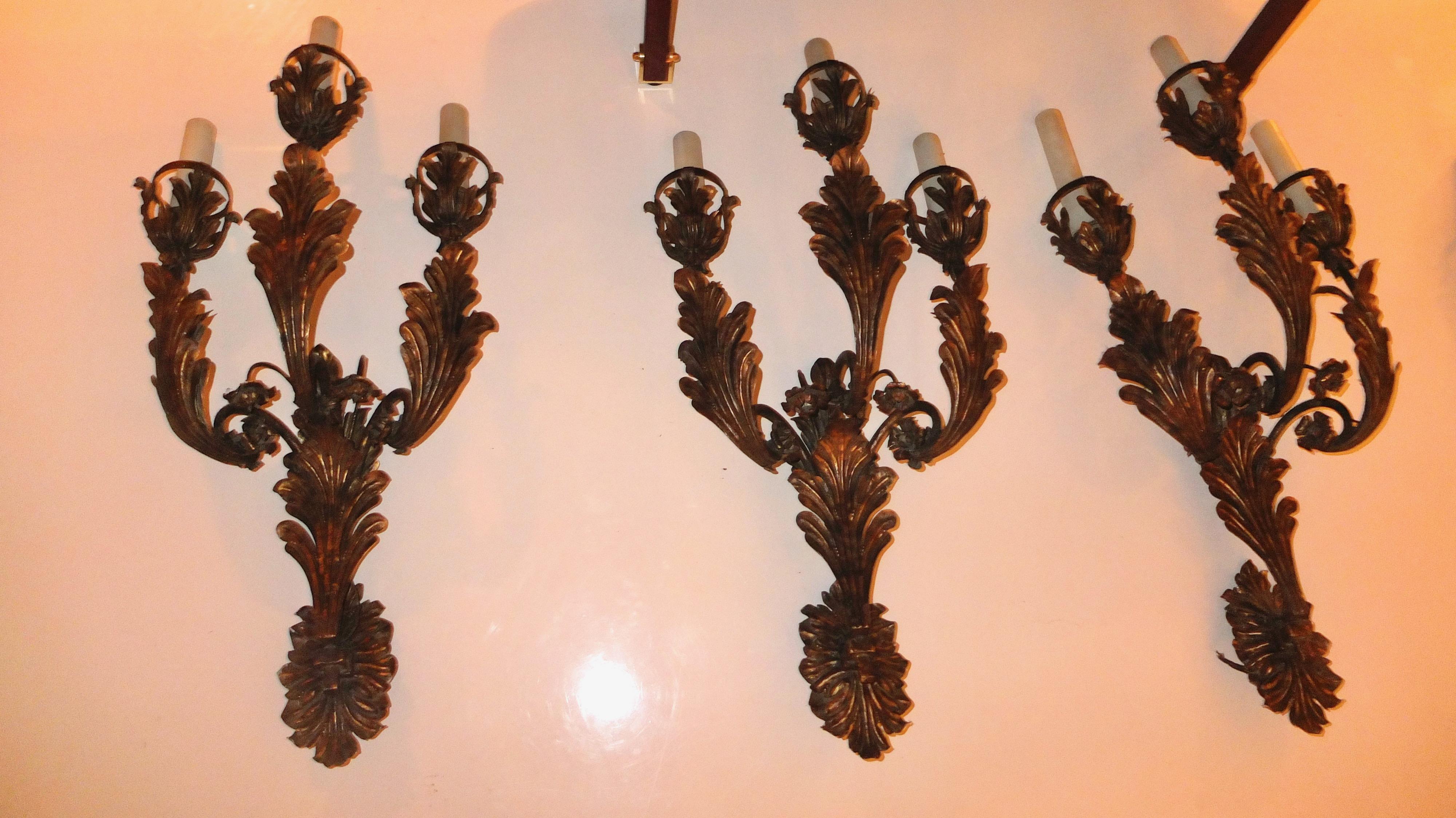 Palazzo Scale Italian Tole Sconces with Acanthus Leaves For Sale 3