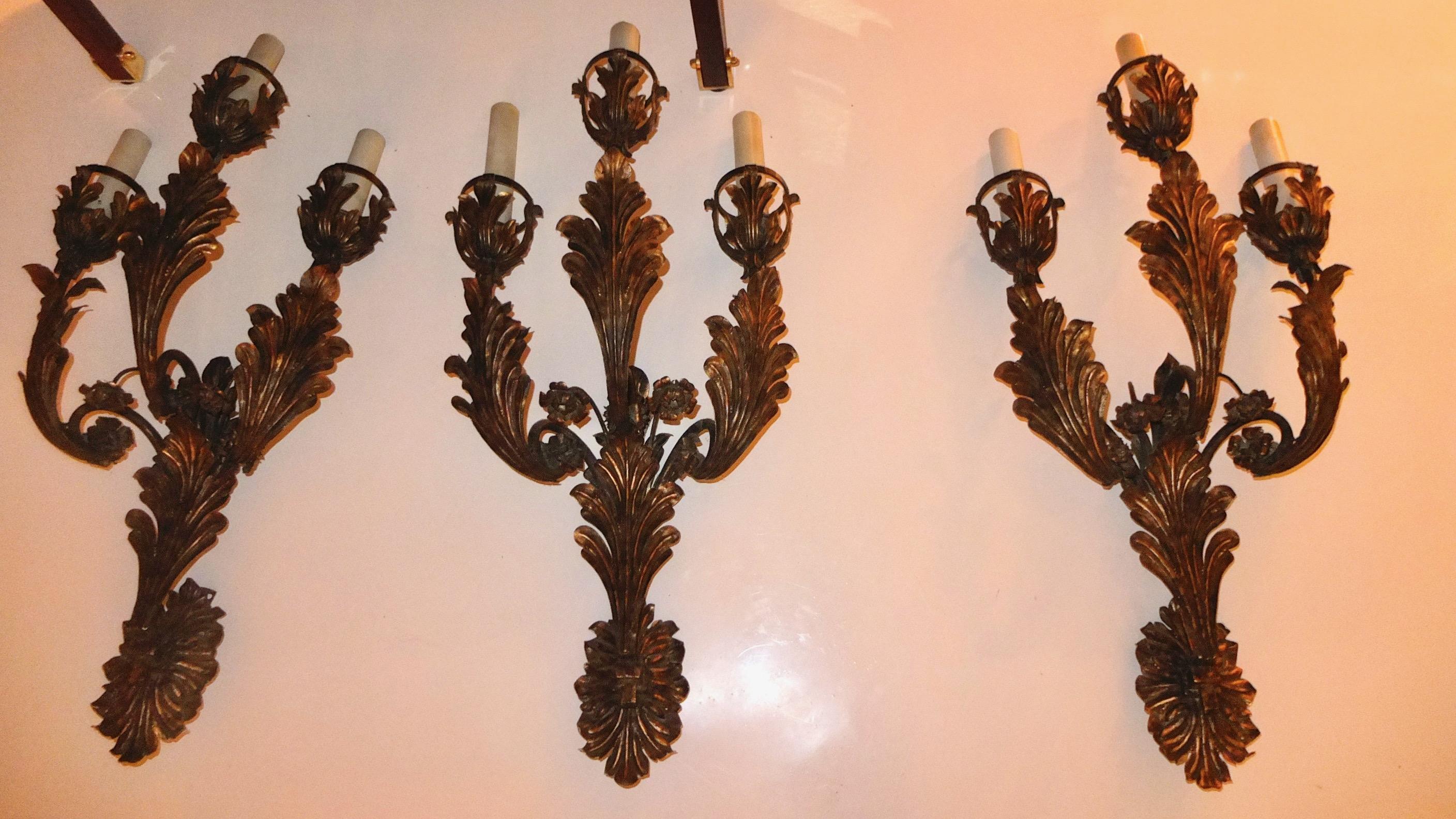 Palazzo Scale Italian Tole Sconces with Acanthus Leaves For Sale 4