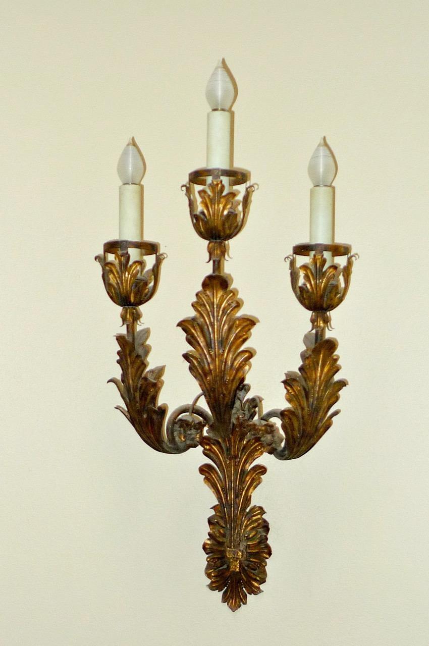 Palazzo Scale Italian Tole Sconces with Acanthus Leaves In Good Condition For Sale In Hanover, MA
